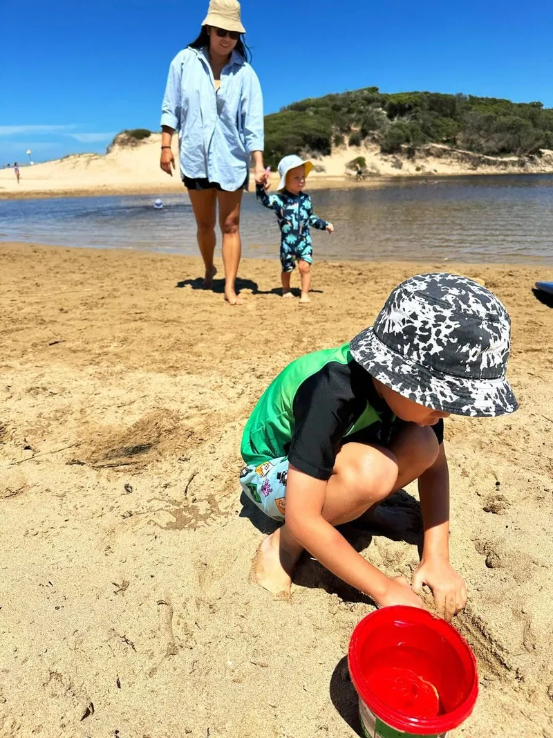 Beach fun (but not for my feet again!), photo 2 of 8