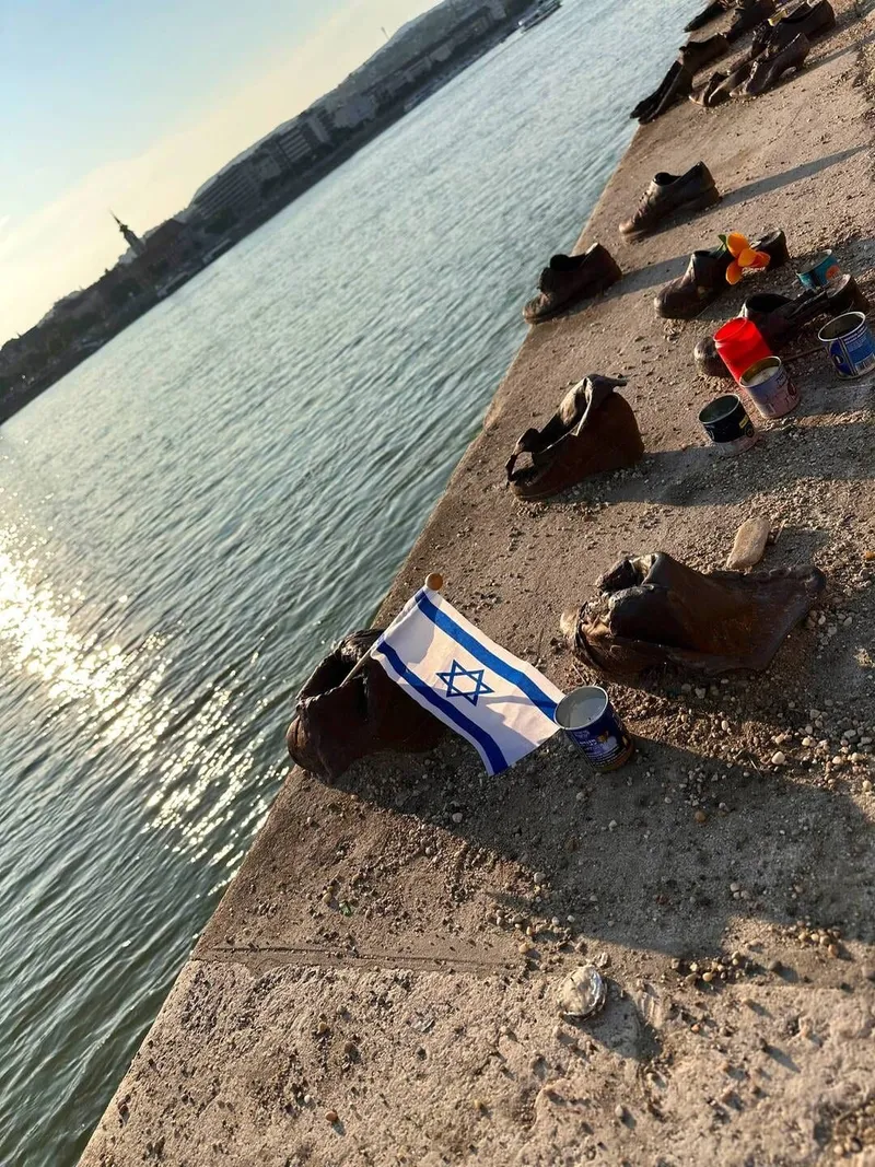 Shoes on the Danube Bank, photo 2 of 3