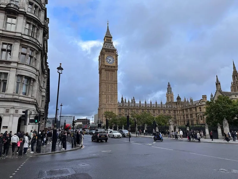 Around London, photo 1 of 10