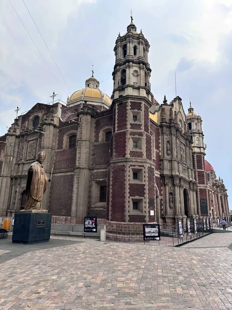 Basilica de Santa Maria de Guadalupe, photo 7 of 7