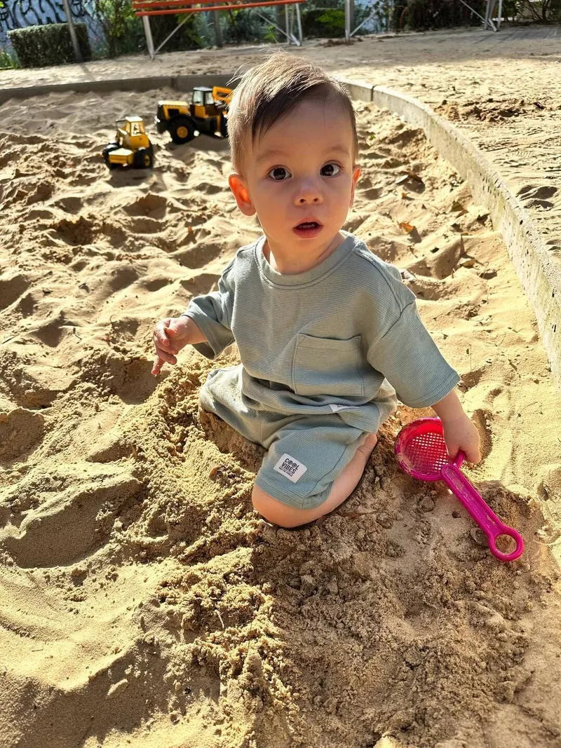 Playground fun with Aunty, photo 1 of 4