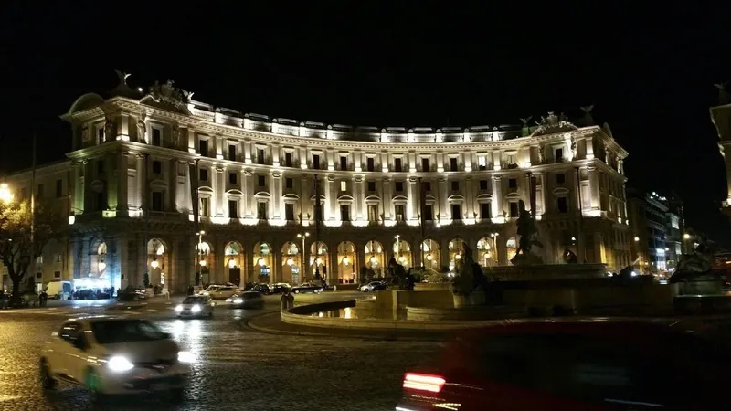 Night time in Rome, photo 3 of 3