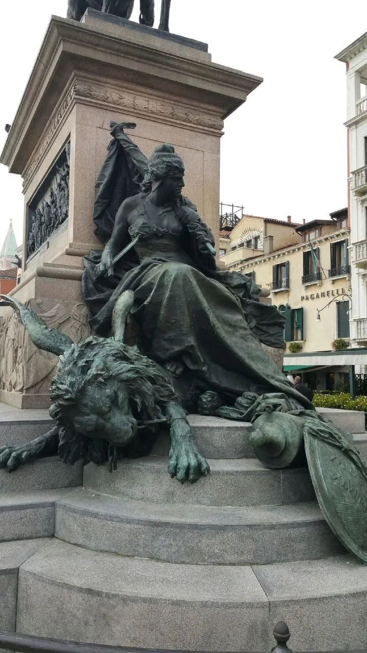Walking around Venice, photo 3 of 5