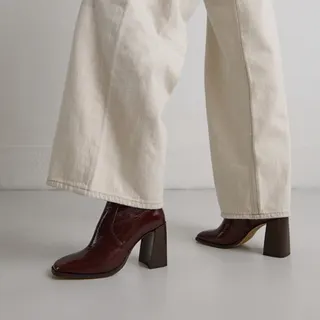 Heeled ankle boots with square toes
