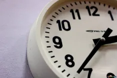 ¿Cuándo hay que adelantar el reloj para adaptarse al horario de verano?