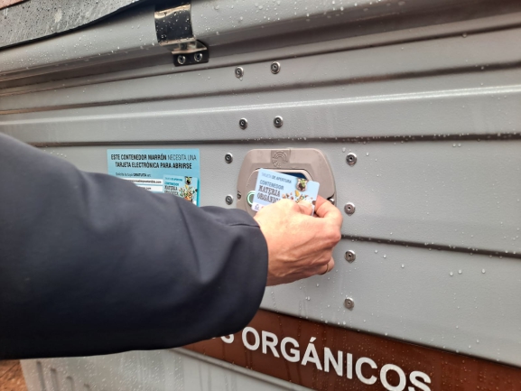 Los burgaleses responden positivamente al contenedor marrón de recogida orgánica