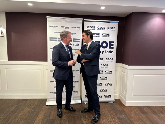 La Consejería de Medio Ambiente, Vivienda y Ordenación del Territorio traslada a CEOE los avances de la Junta en política de vivienda