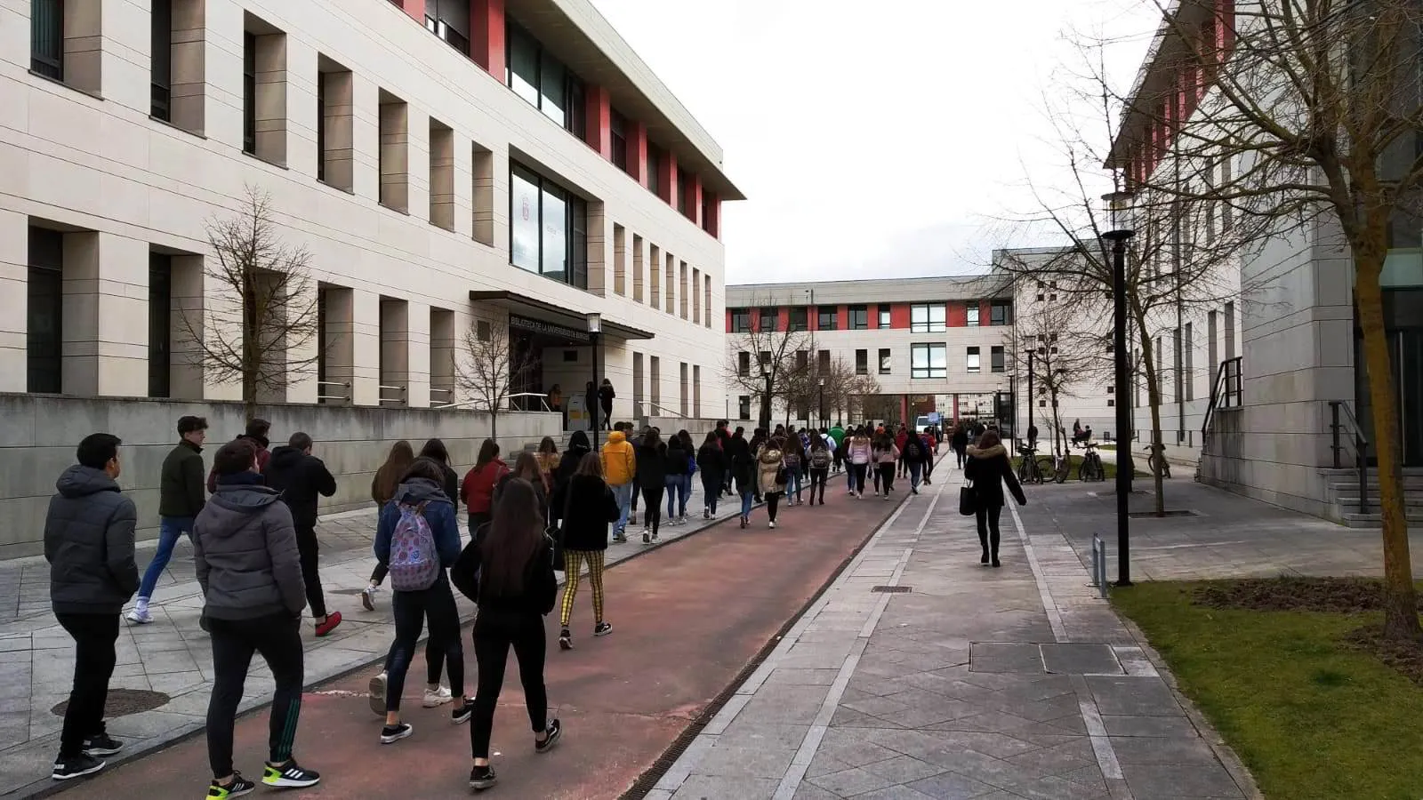 Decide Burgos reclama políticas para frenar la marcha de jóvenes