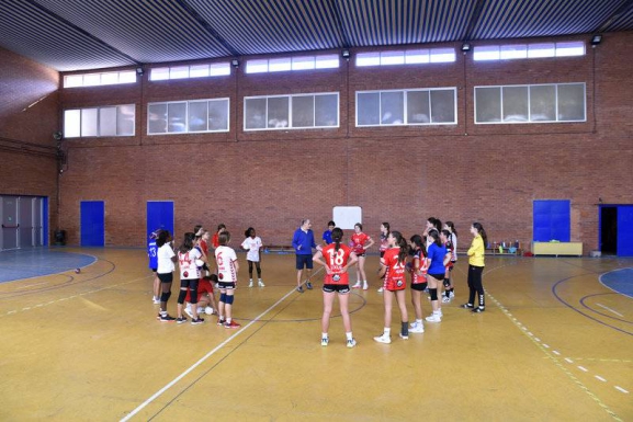 El Club Balonmano Burgos abre sus puertas a las chicas