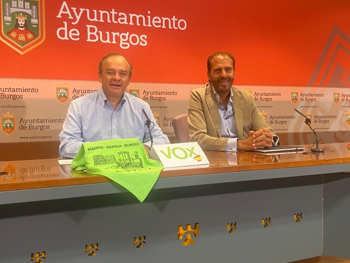 Vox reponde a las acusaciones del PP sobre su política chusca