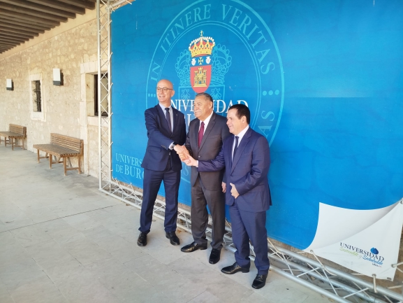 Profesores de la Universidad mexicana de Nuevo León impartirán clases en el futuro Grado en Medicina de la UBU