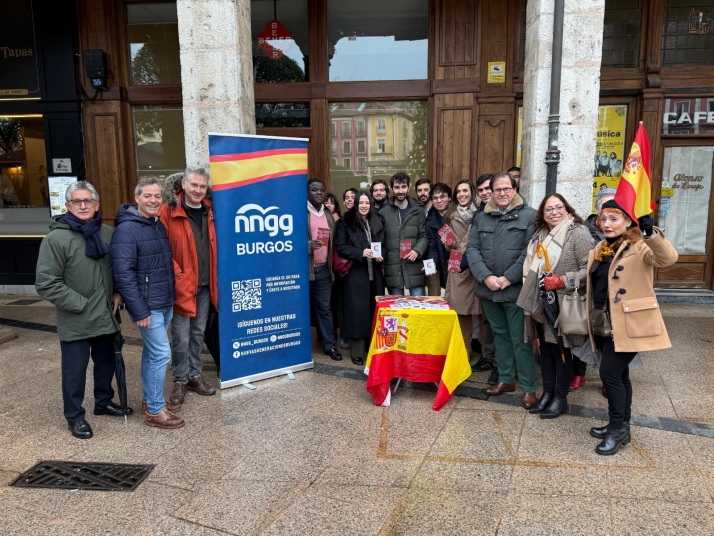 Nuevas Generaciones del PP de Burgos celebra el Día de la Constitución en la Plaza Mayor