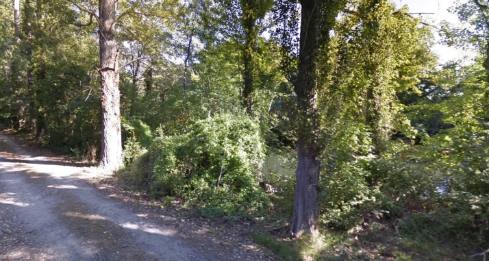 Un turismo cae al río Nela en Villarcayo y sus ocupantes logran salir