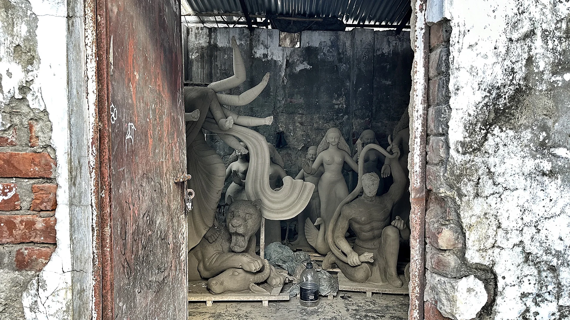 শাঁখারীবাজারের সরু গলি