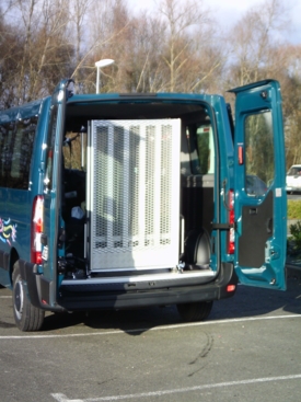 Behindertengerechtes Fahrzeug zu vermieten: Renault MASTER