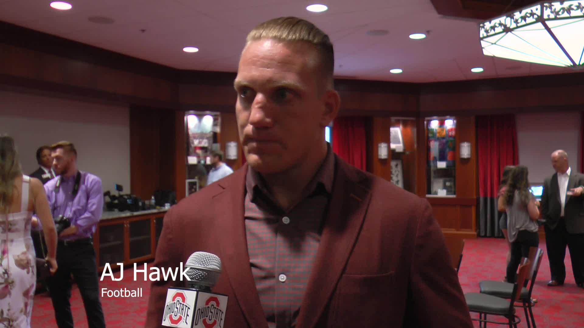 A.J. Hawk thankful to have been a Buckeye and an Elk