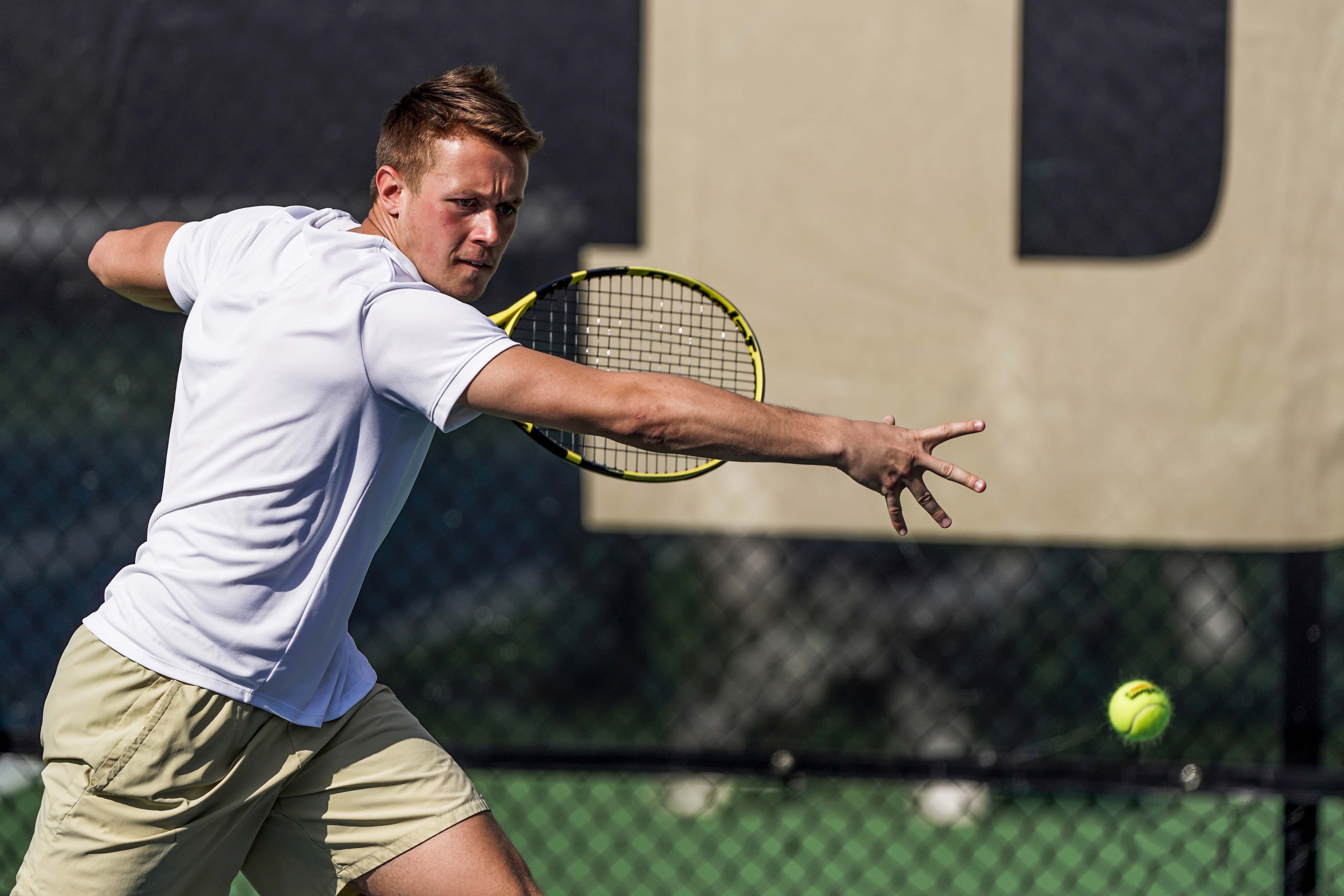 Men's Tennis Drops Hard Fought Matchup Against Vanderbilt - Ole