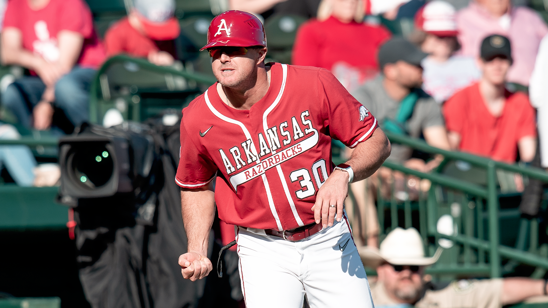 No. 14 Hogs Win Wild Wednesday, DVH Reaches 700