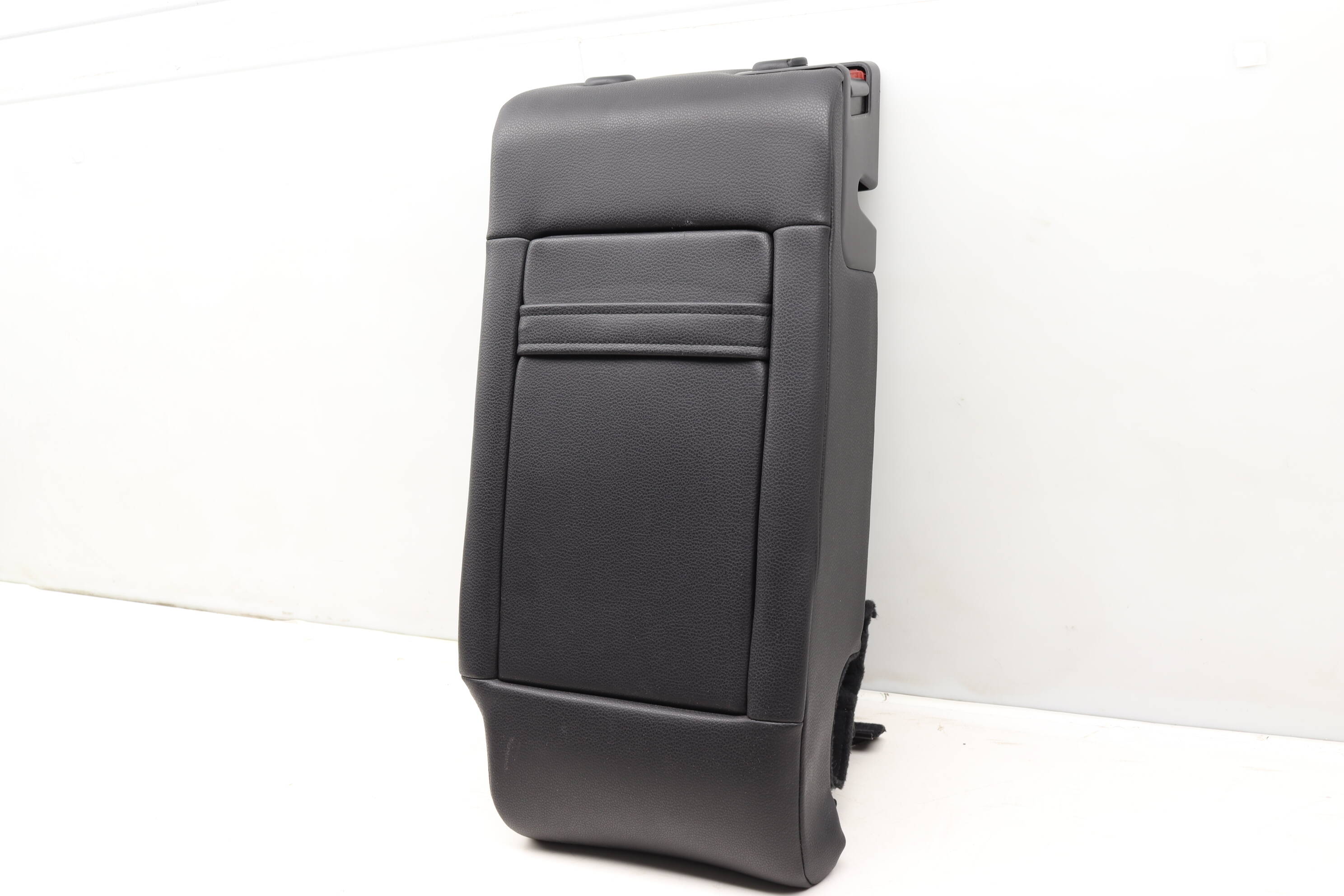 UPPER CENTER SEAT BACKREST CUSHION / ARMREST / CUP HOLDER