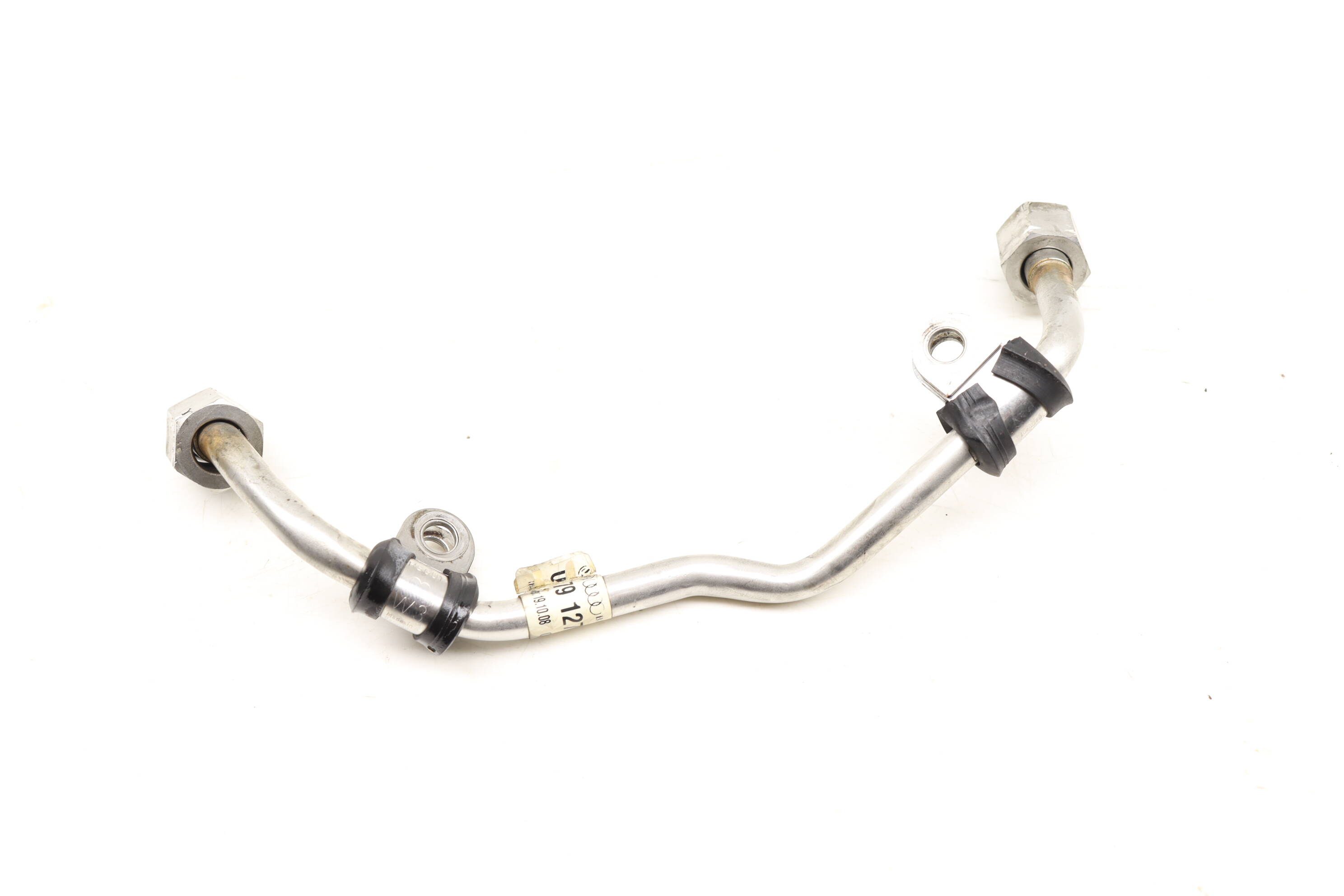 CENTER FUEL RAIL LINE / PIPE