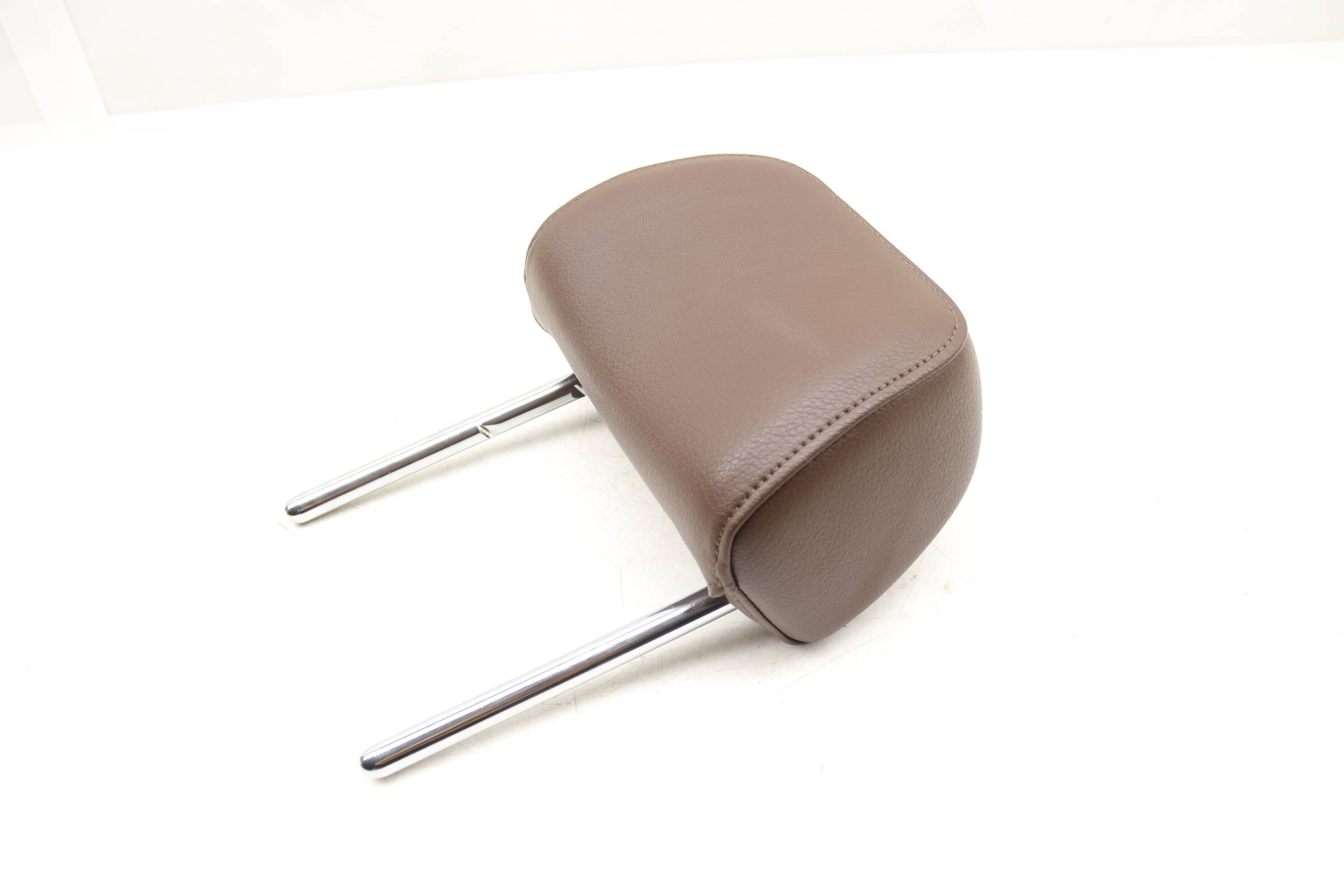 HEADREST / HEAD REST