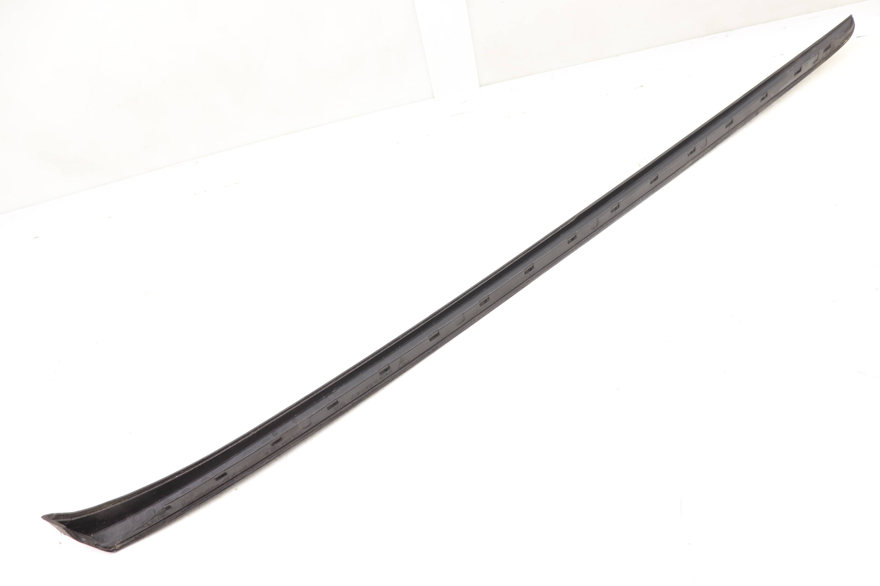 WINDSHIELD SIDE TRIM
