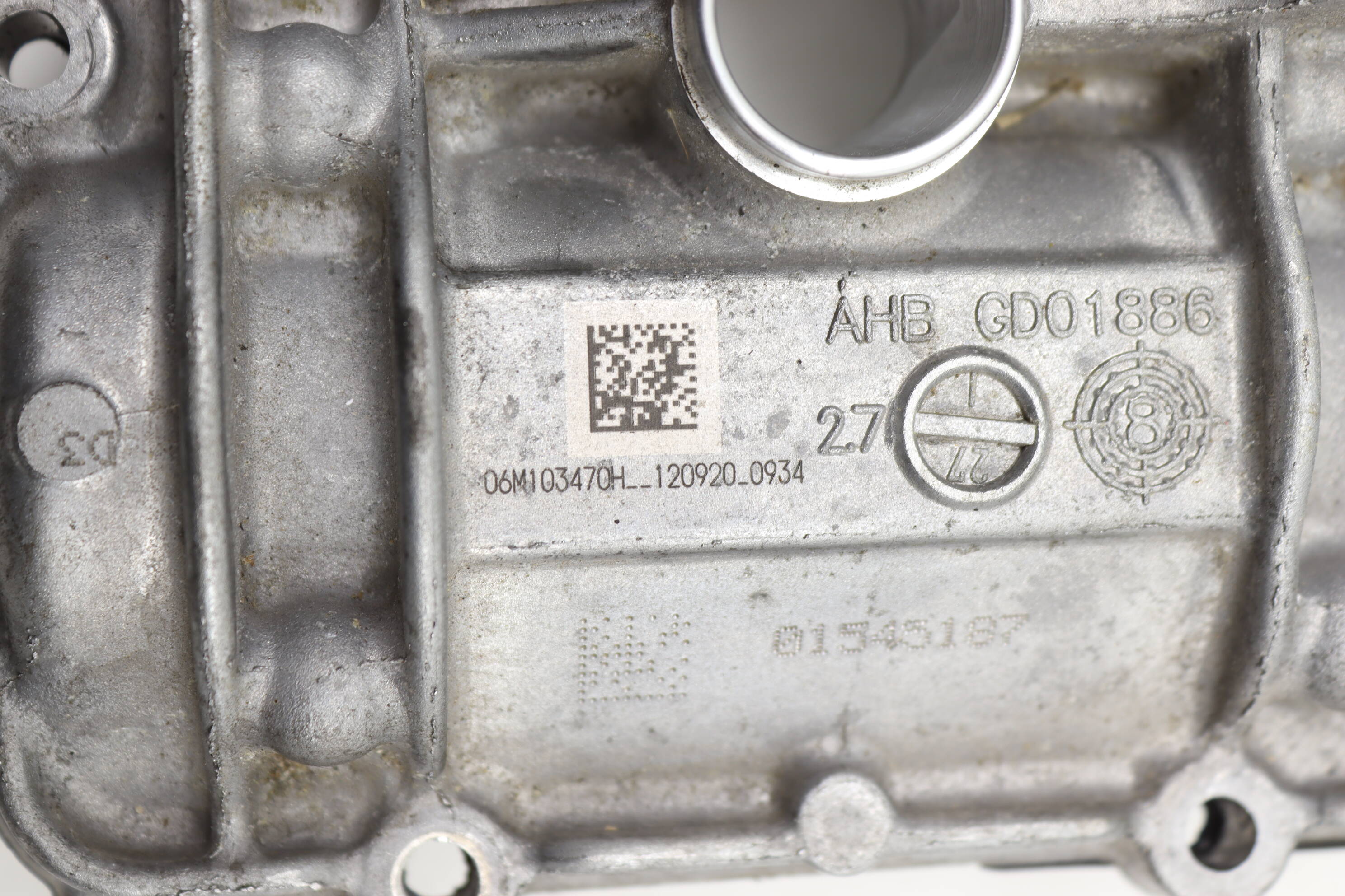 ENGINE VALVE / CYLINDER HEAD COVER