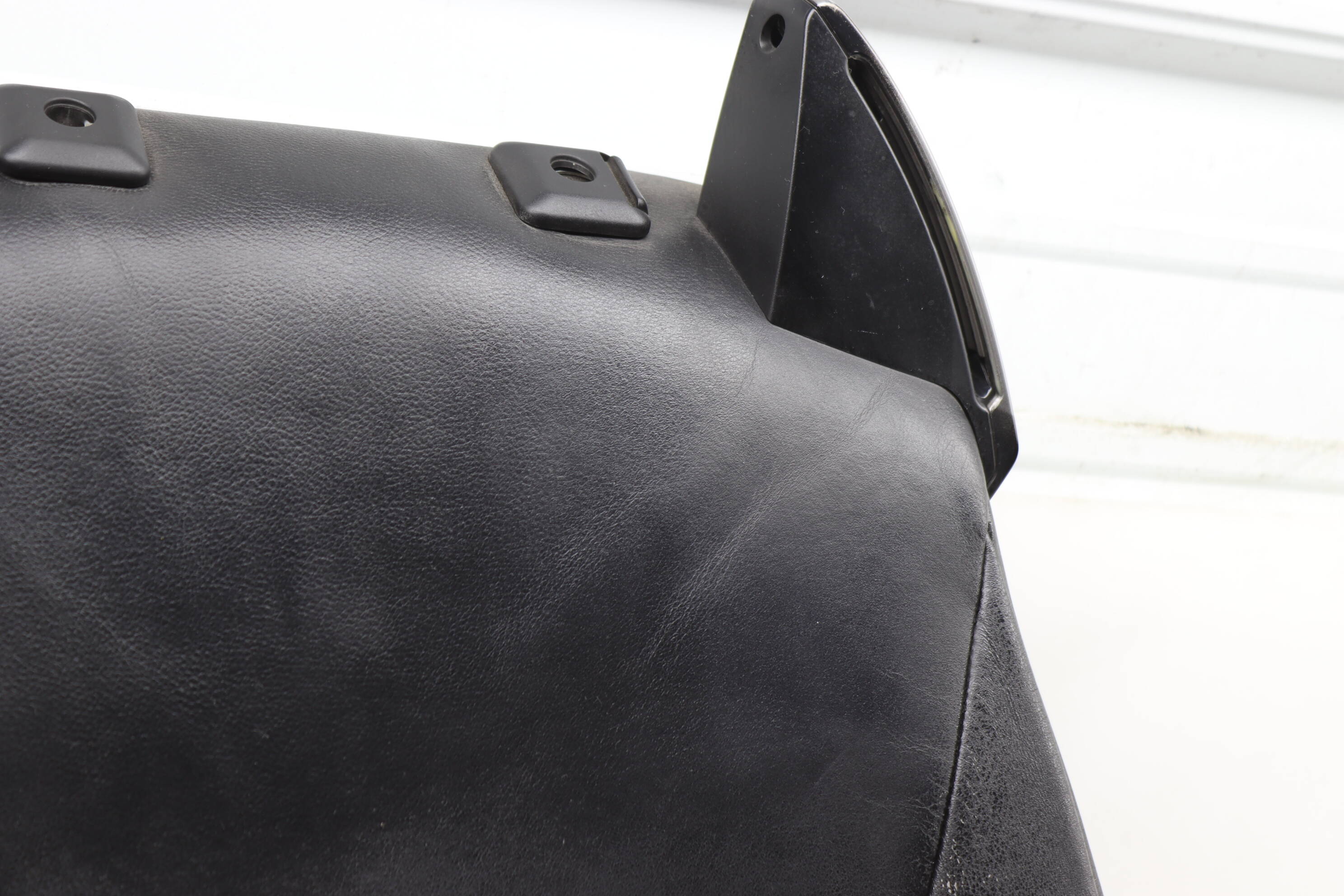 UPPER SEAT BACKREST CUSHION ASSEMBLY (LEATHER)