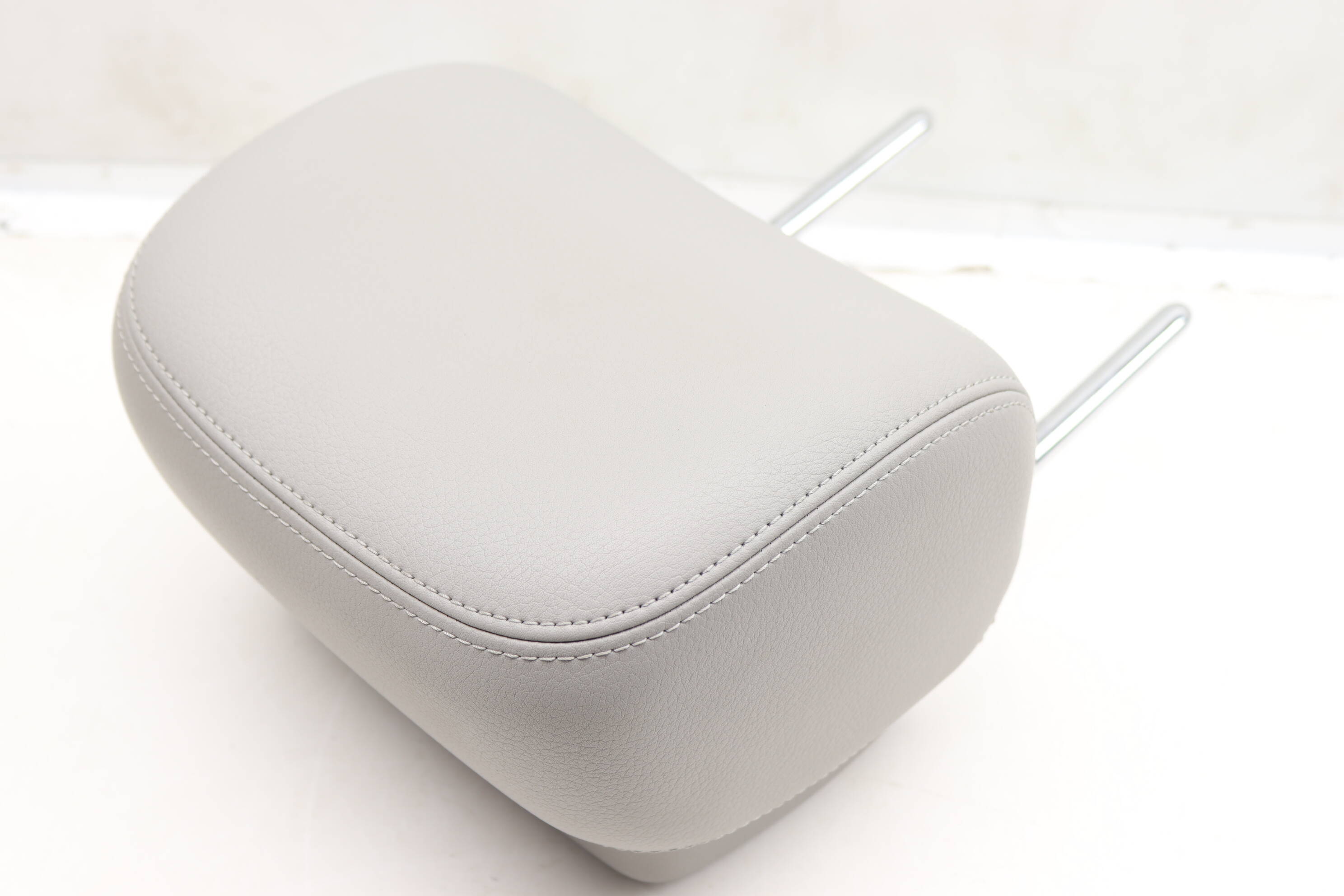 HEADREST / HEAD REST