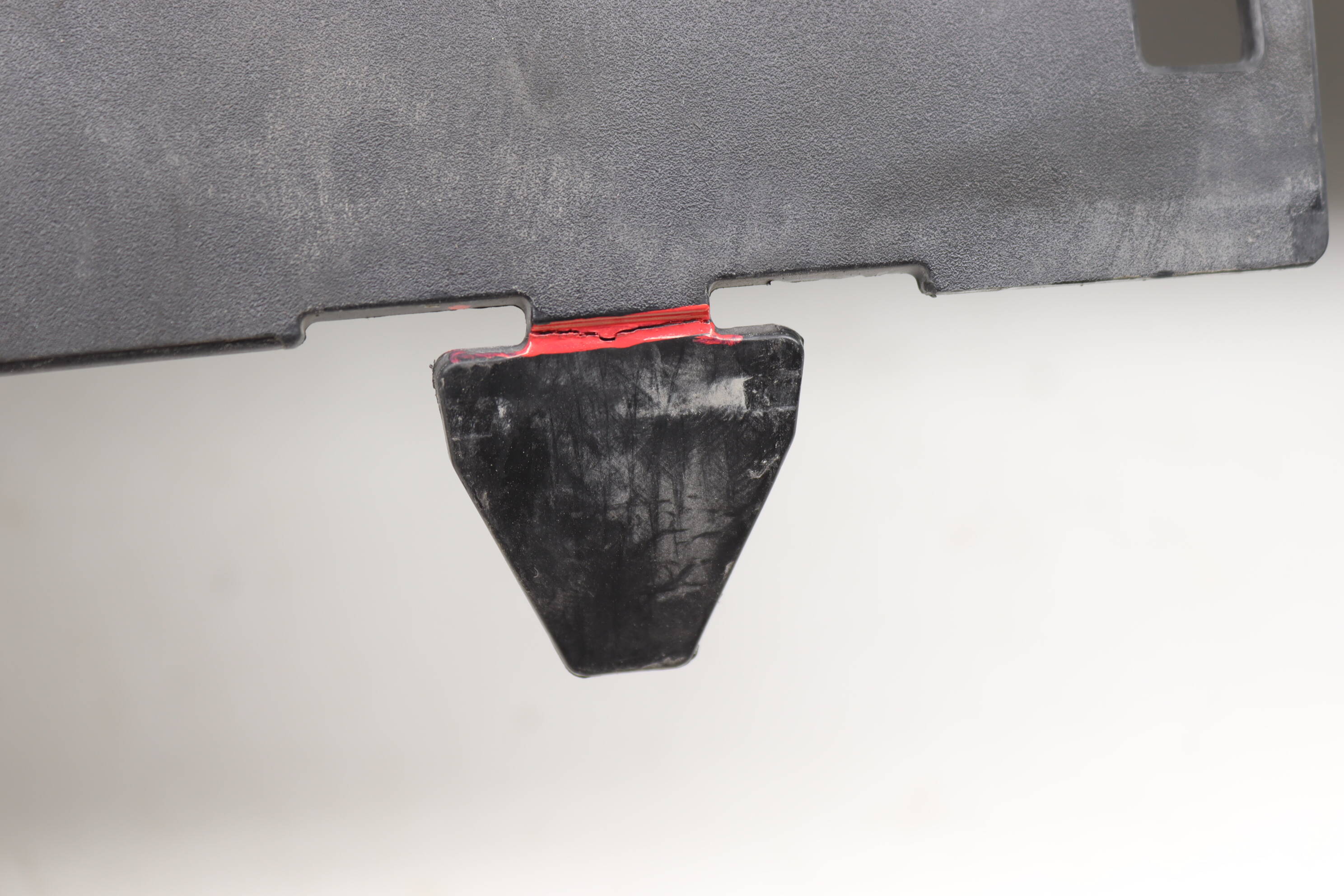 UPPER RADIATOR GRILLE ASSEMBLY