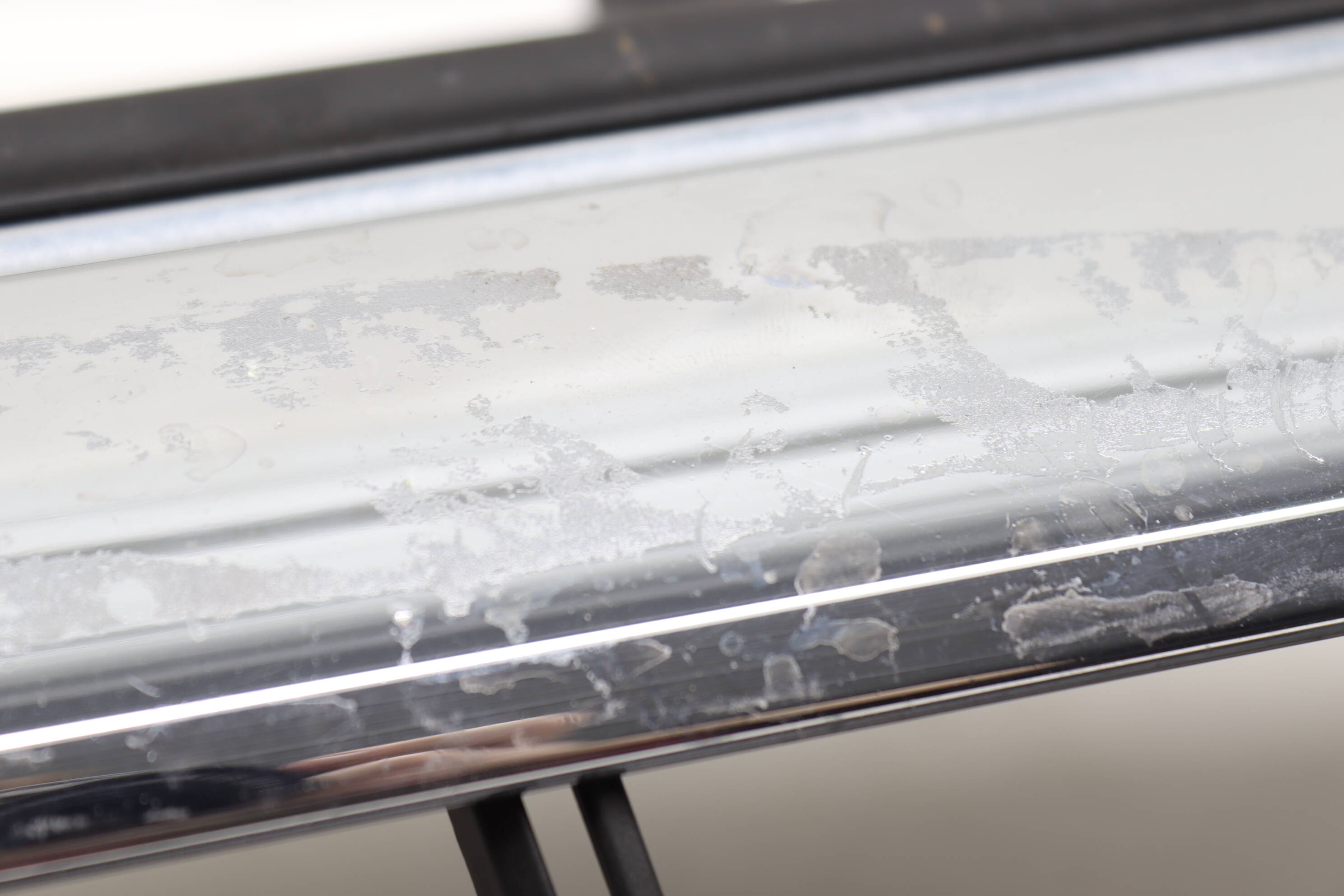 UPPER RADIATOR GRILLE ASSEMBLY