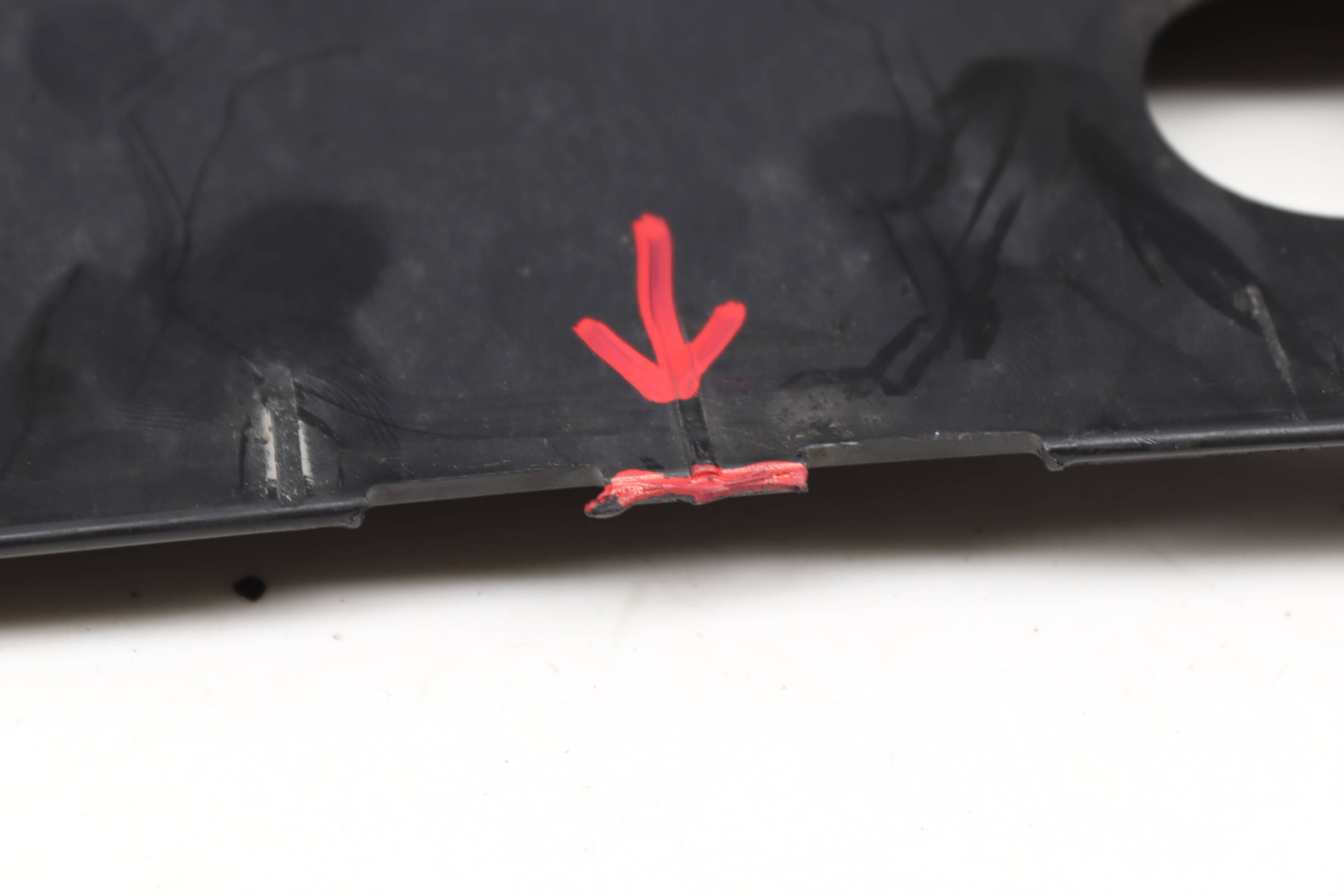 UPPER RADIATOR GRILLE ASSEMBLY