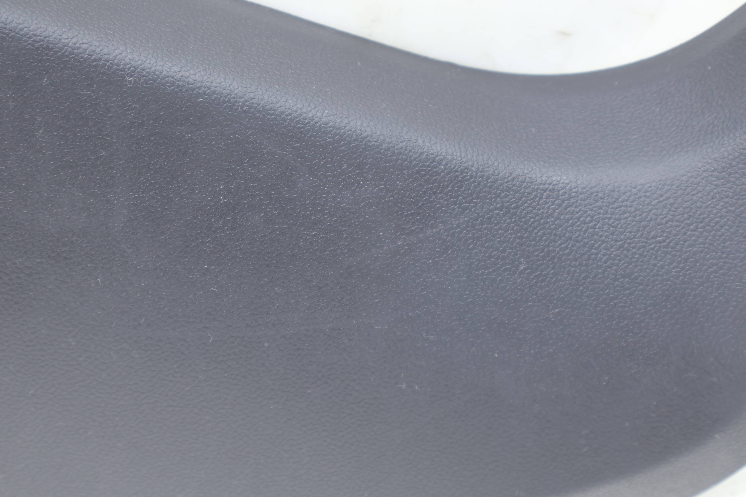 LOWER A PILLAR TRIM / KICK PANEL