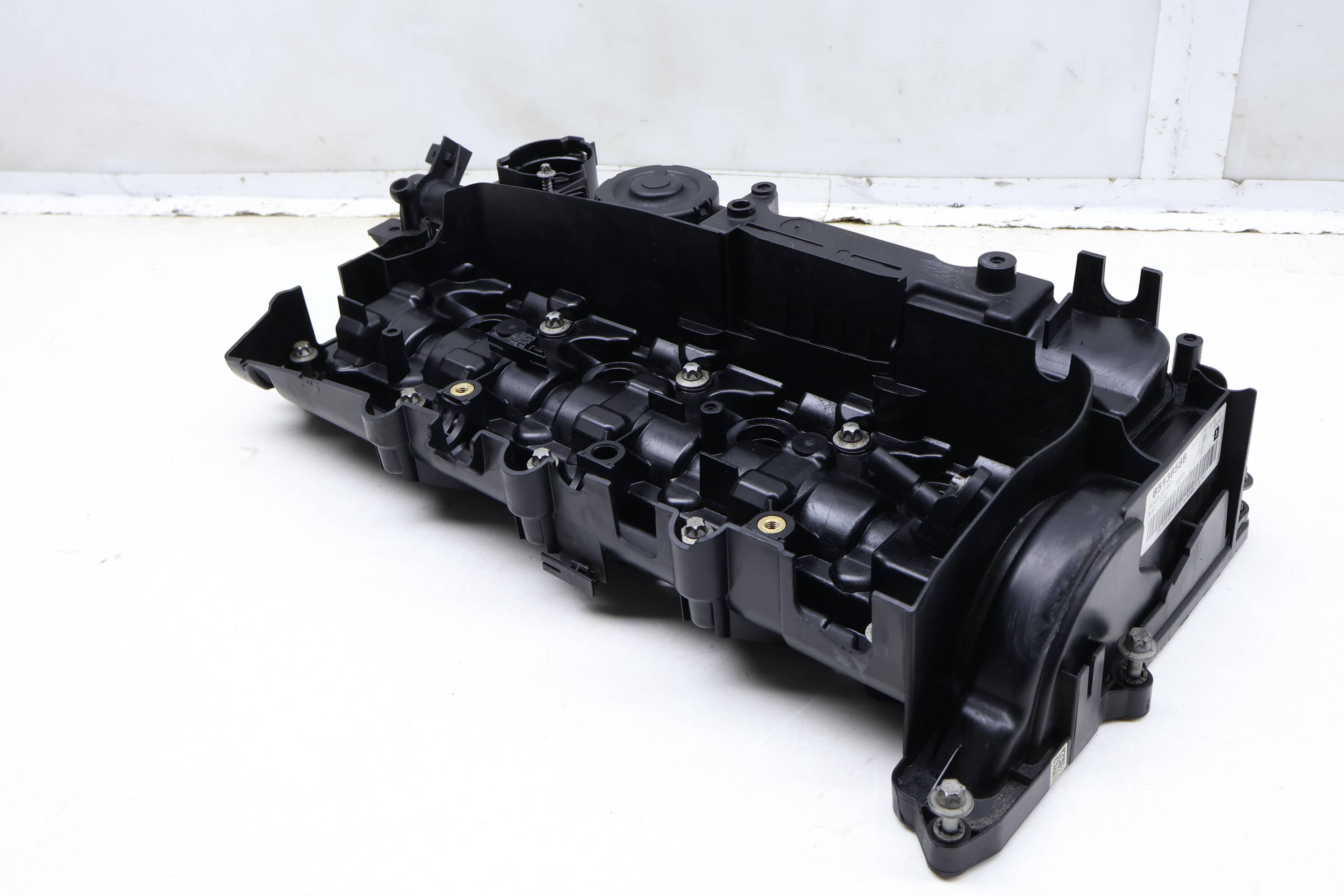 DIESEL ENGINE VALVE / CYLINDER HEAD COVER