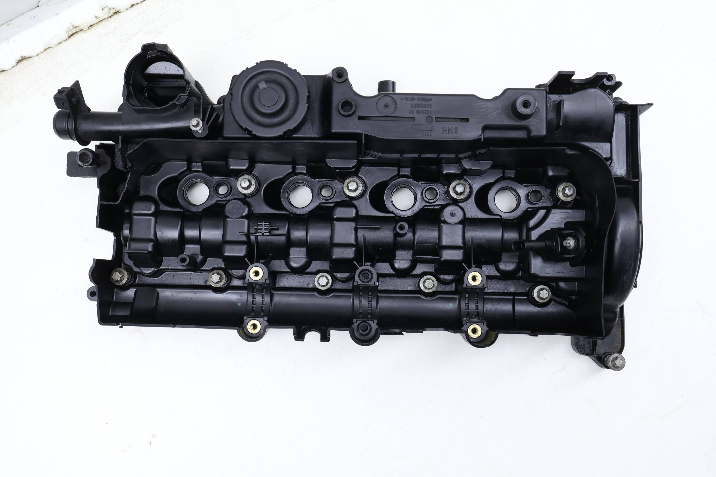 DIESEL ENGINE VALVE / CYLINDER HEAD COVER