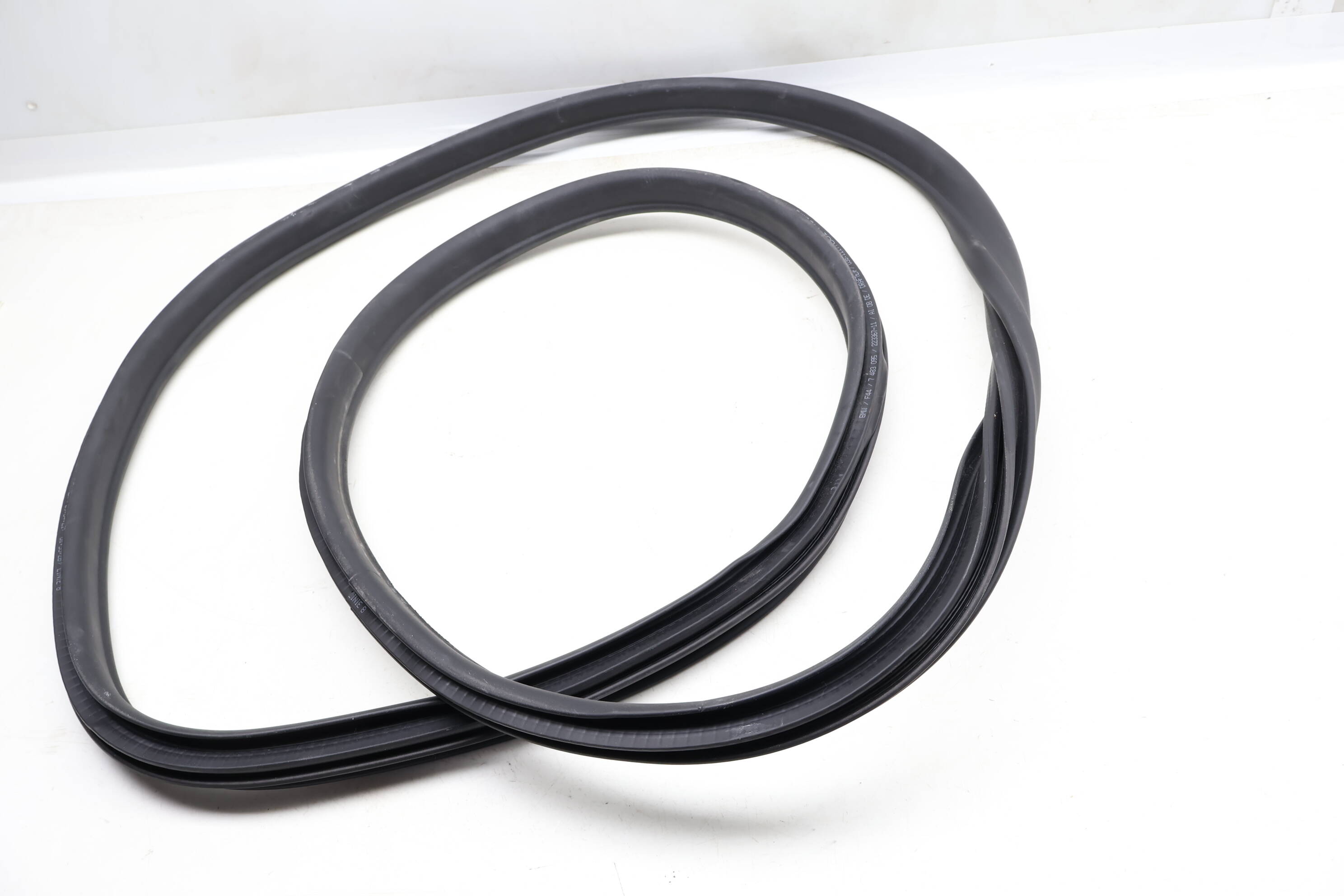 DOOR SEAL / WEATHER STRIPPING