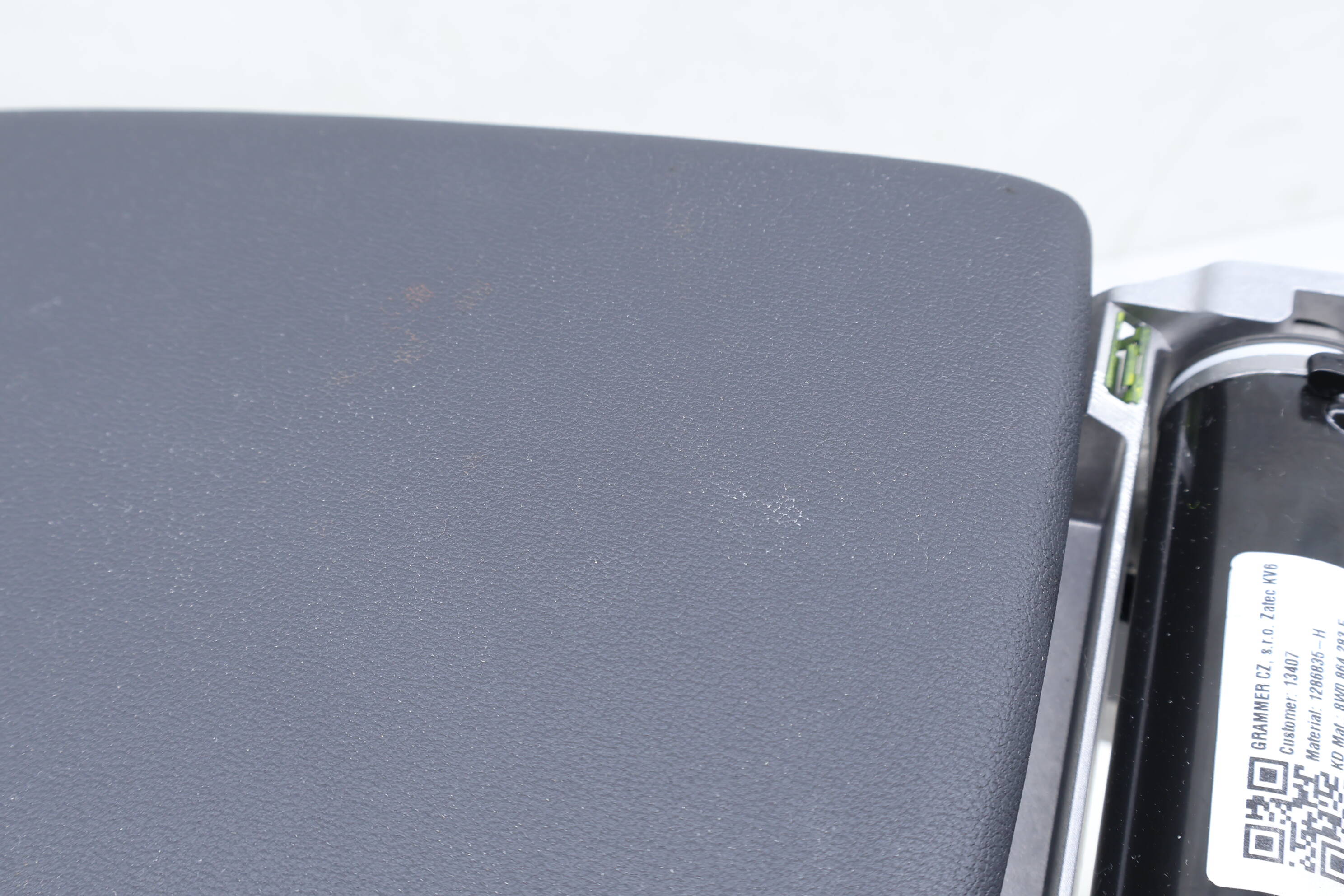 CENTER CONSOLE ARMREST w/ BRACKET