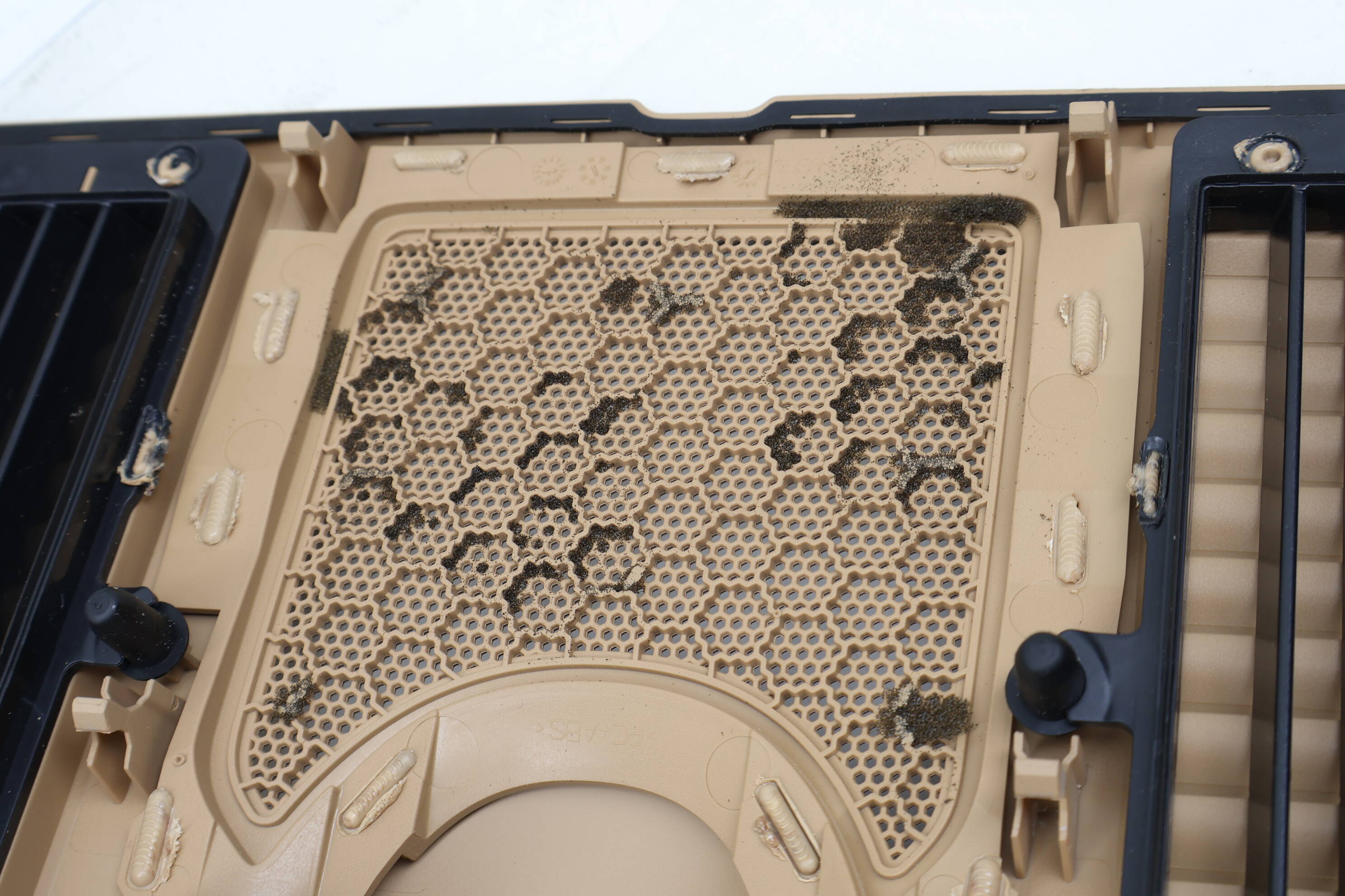 UPPER CENTER DASH TRIM / COVER