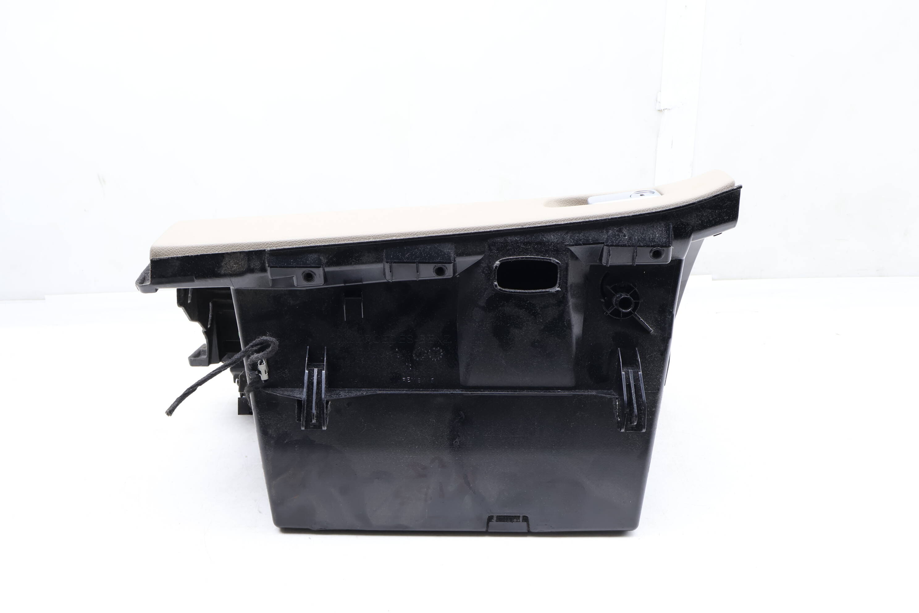 GLOVE BOX / COMPARTMENT