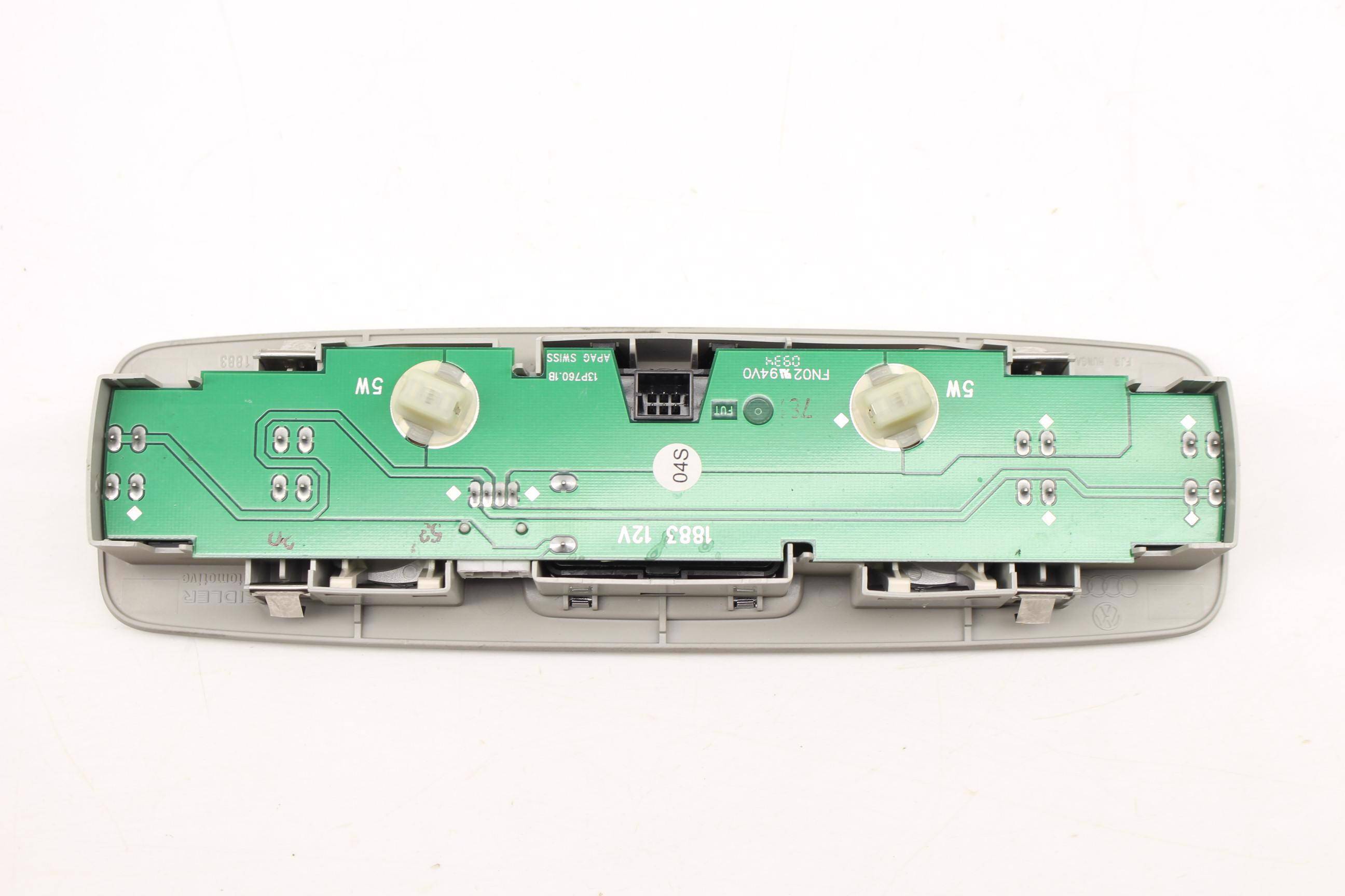 CENTER DOME READING LIGHT