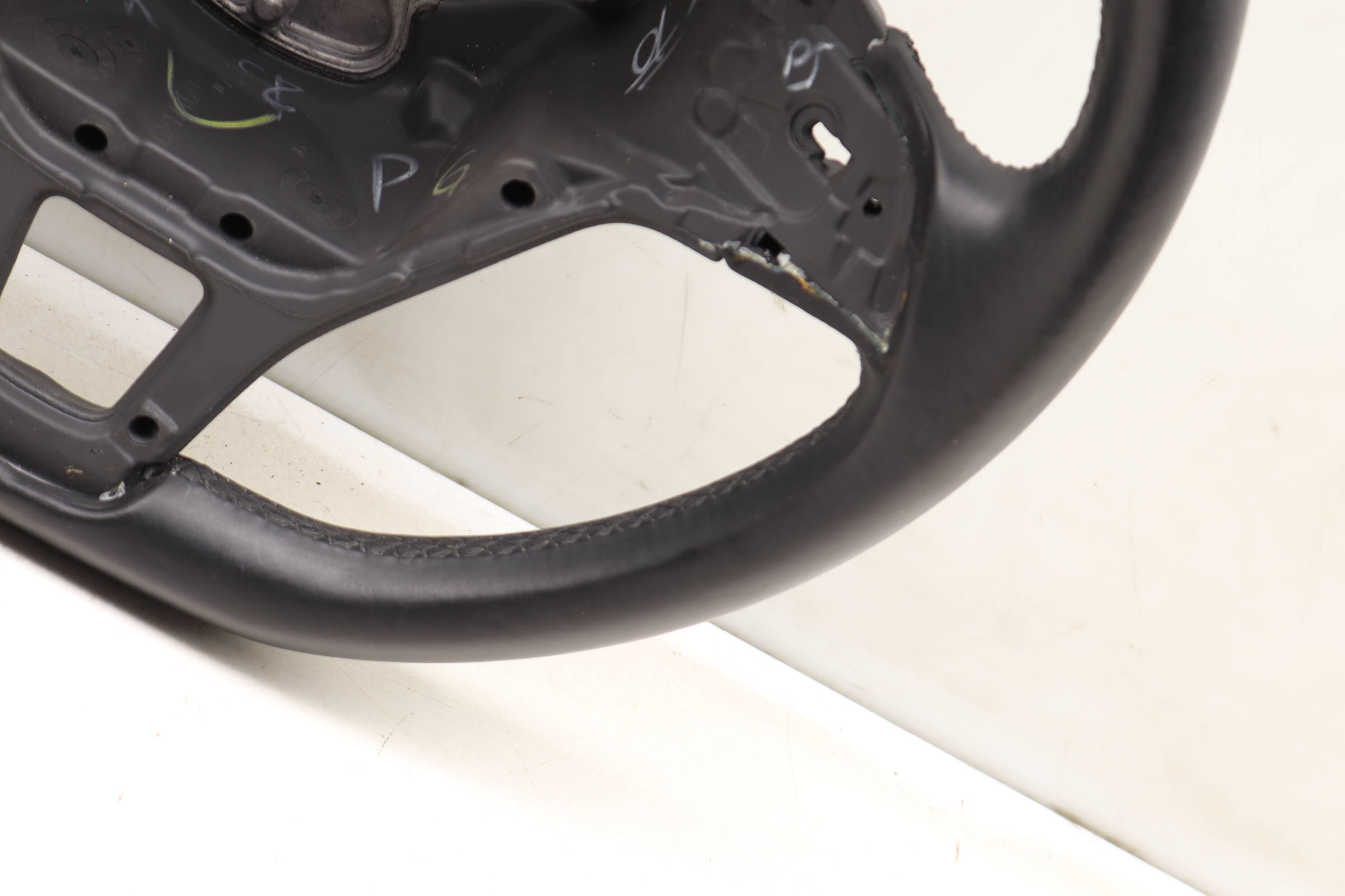 3-SPOKE LEATHER STEERING WHEEL
