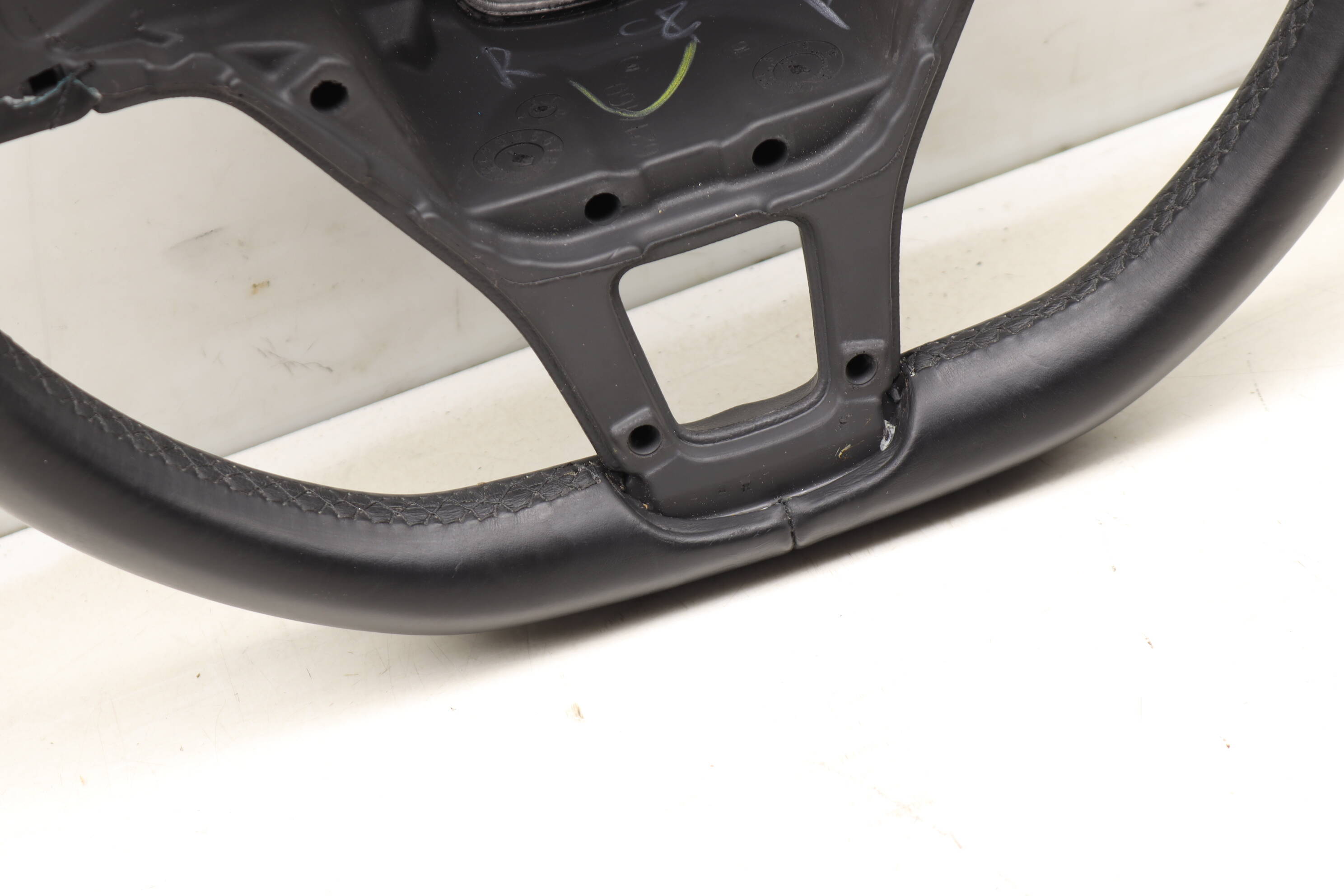 3-SPOKE LEATHER STEERING WHEEL