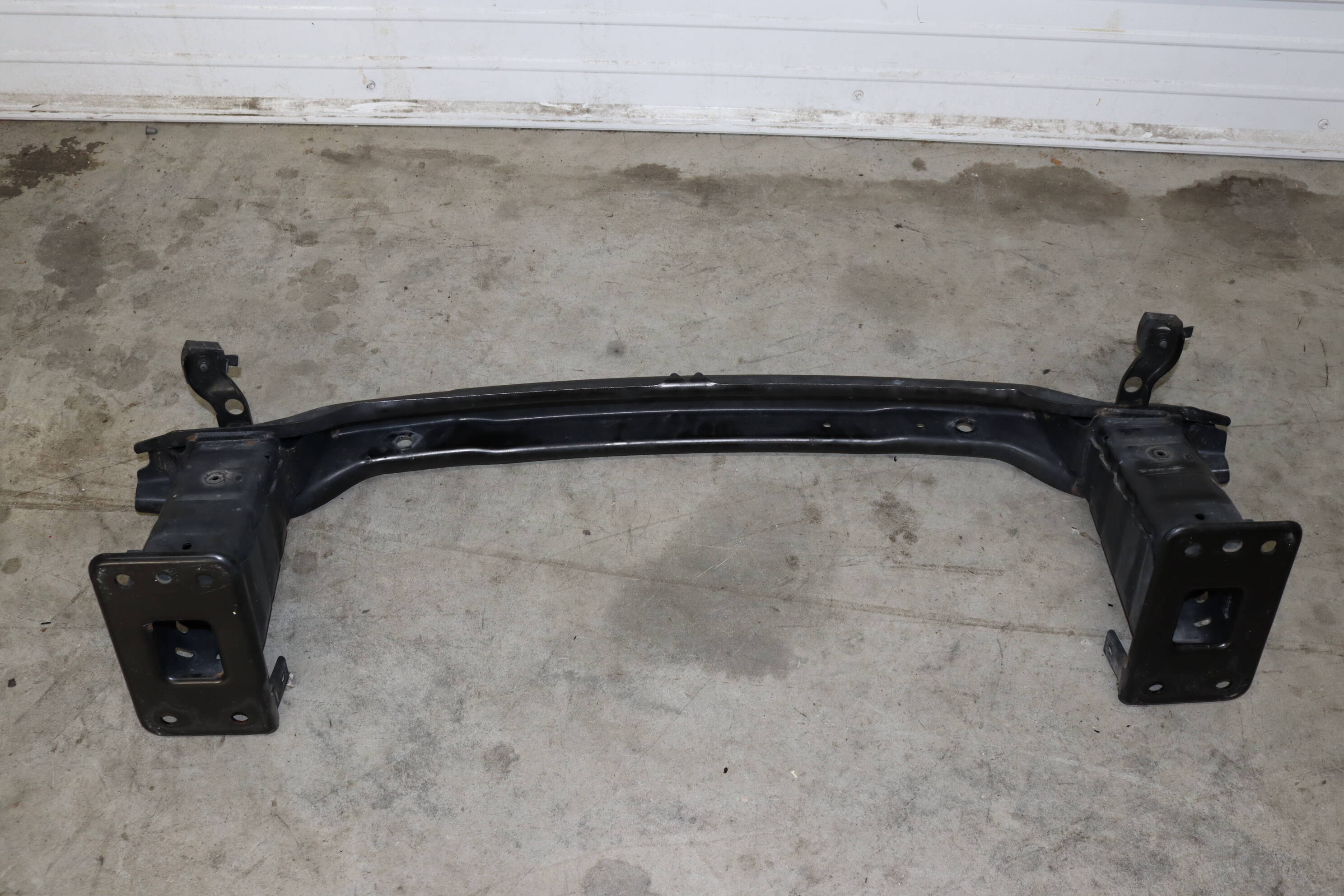 BUMPER REINFORCEMENT BAR / IMPACT BEAM