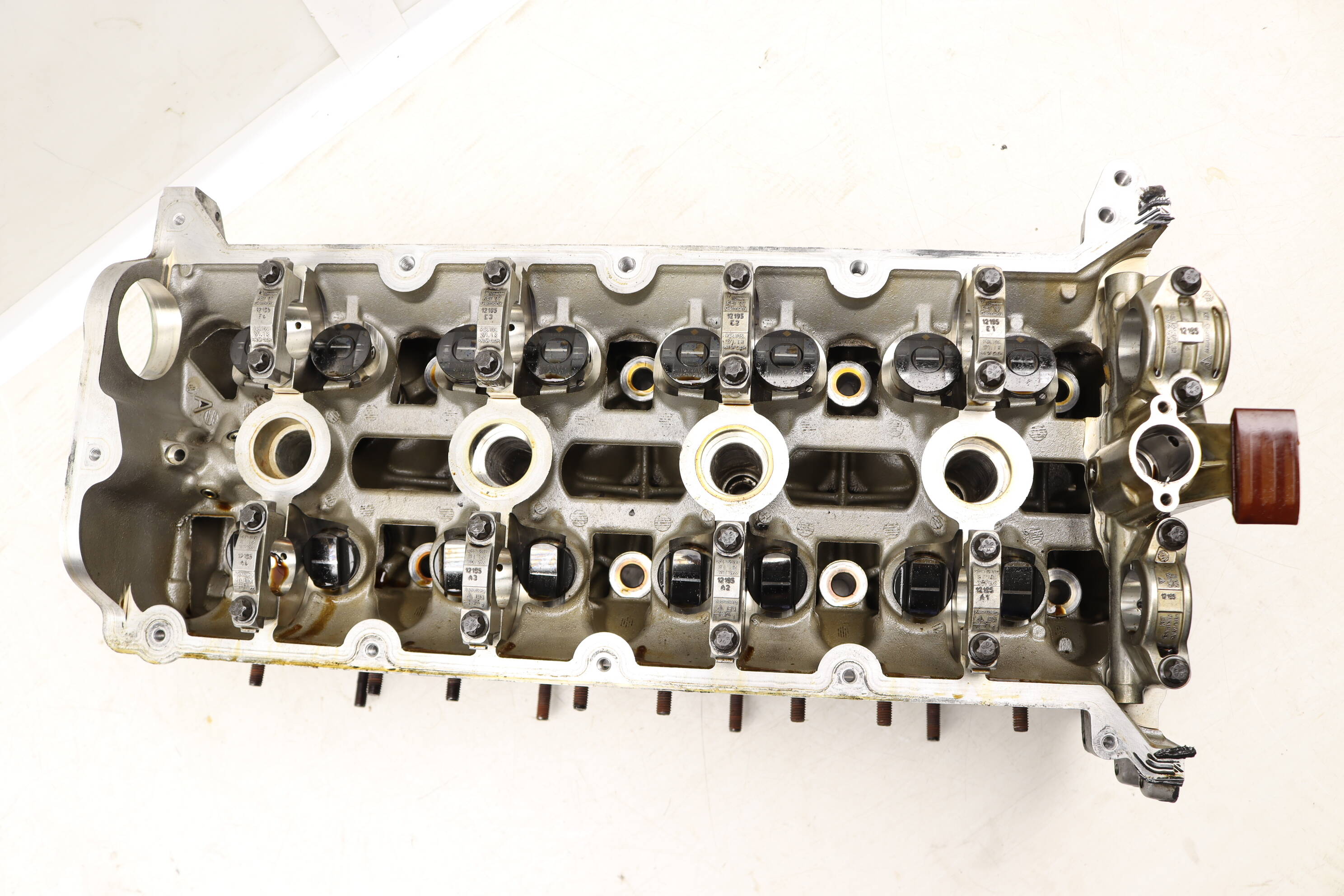 4.8L ENGINE CYLINDER HEAD
