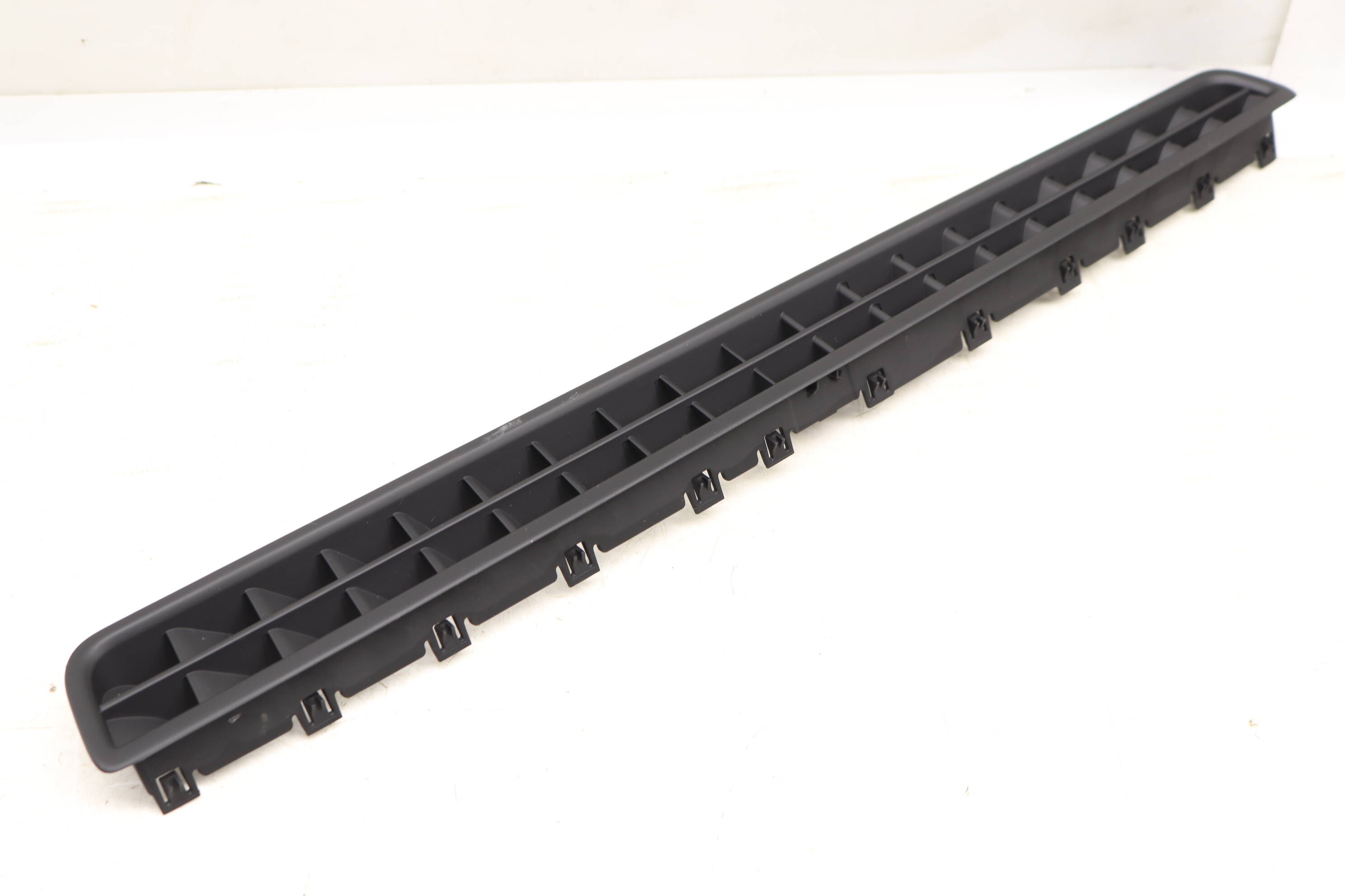 UPPER CENTER DASH AIR VENT