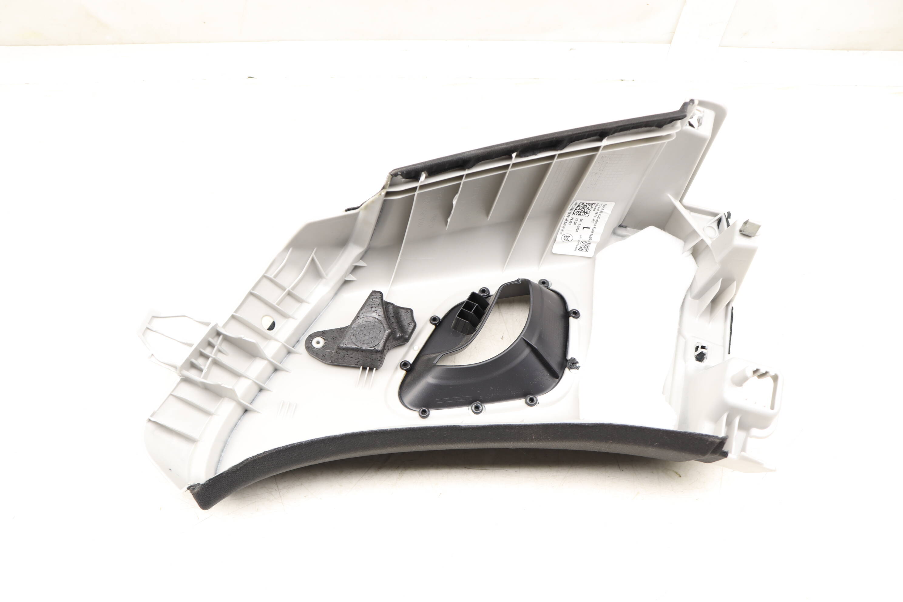 UPPER C PILLAR TRIM / PANEL