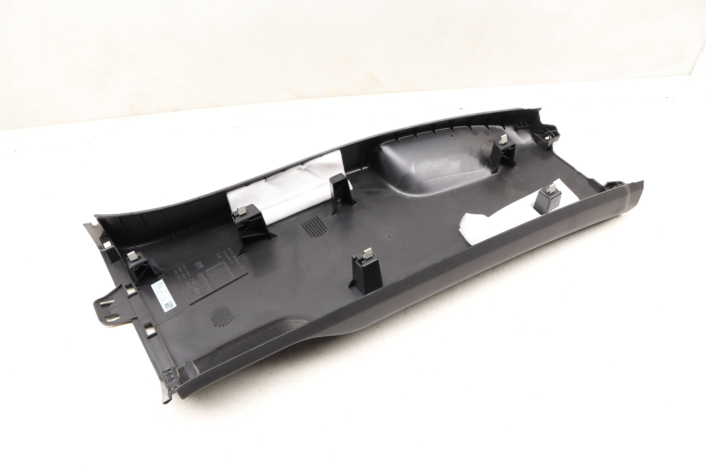 LOWER B PILLAR TRIM / PANEL