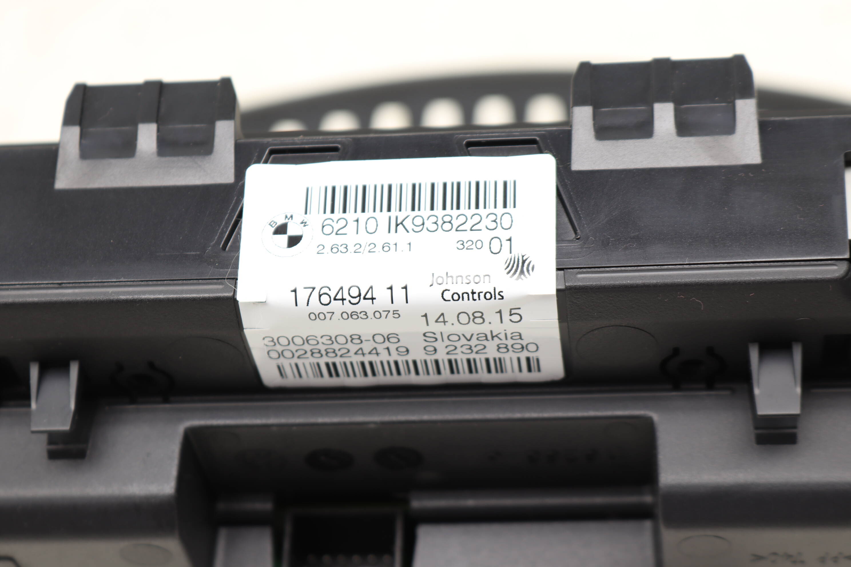 INSTRUMENT CLUSTER / SPEEDOMETER