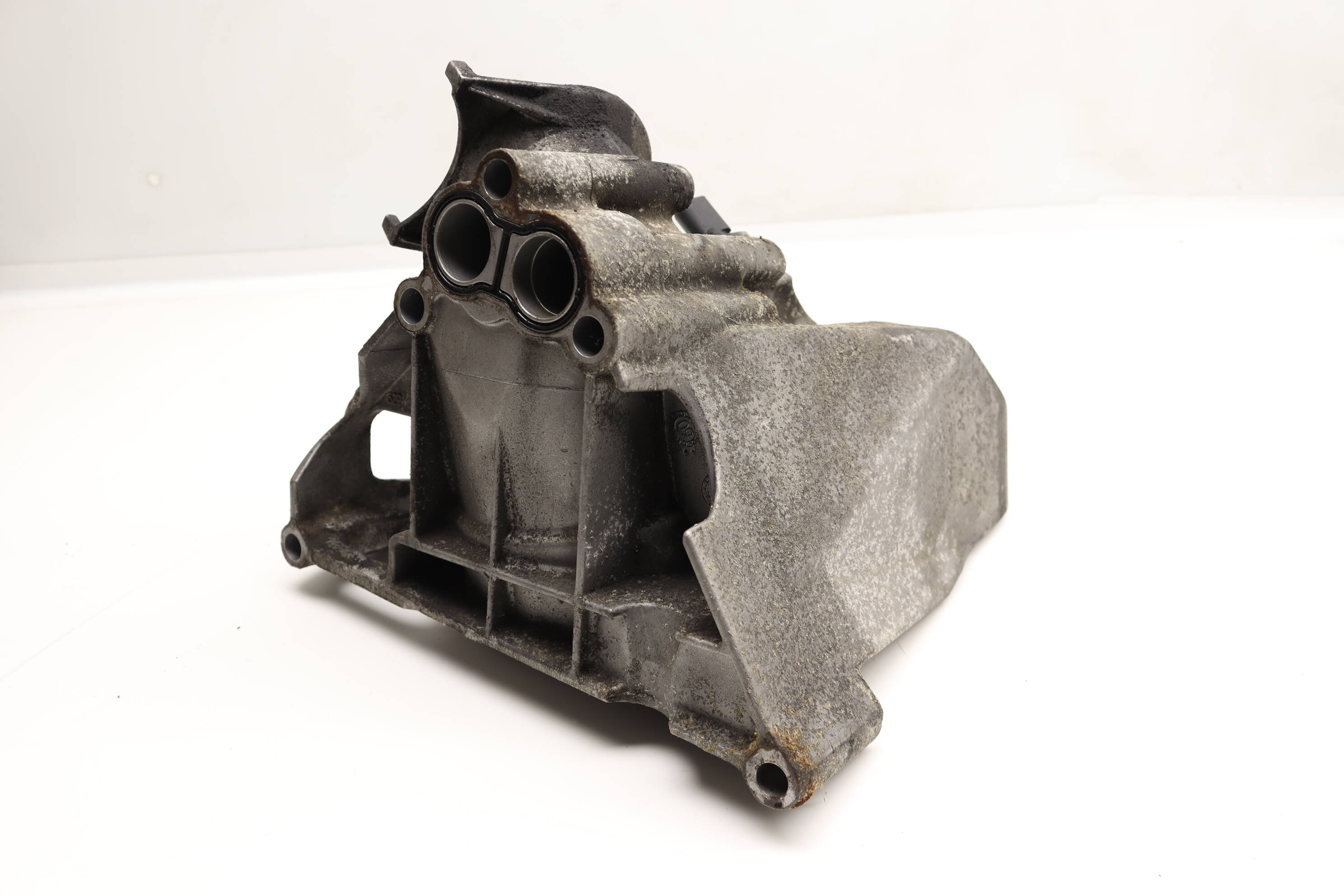 ENGINE OIL FILTER HOUSING