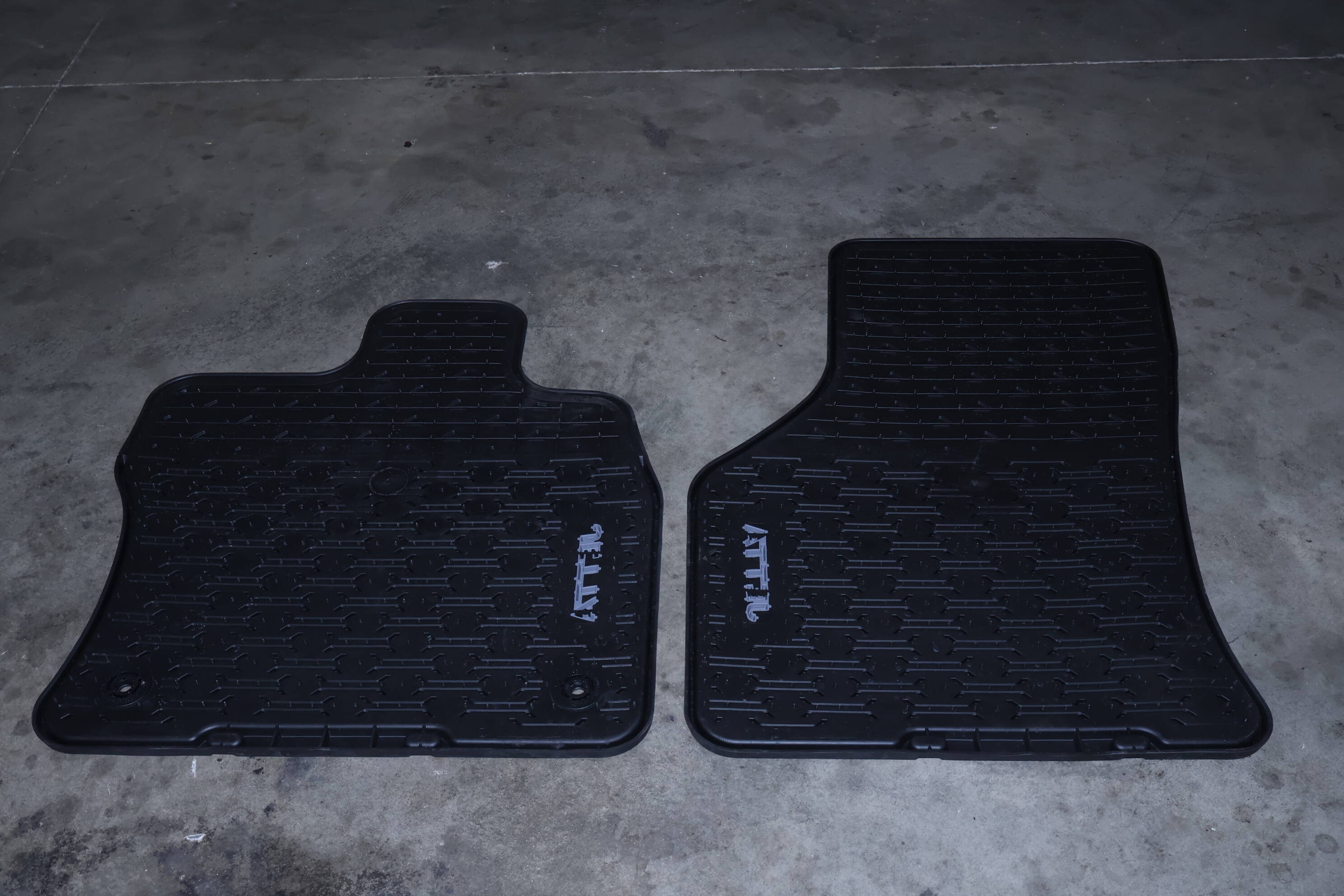 COMPLETE RUBBER FLOOR MAT SET (JETTA)